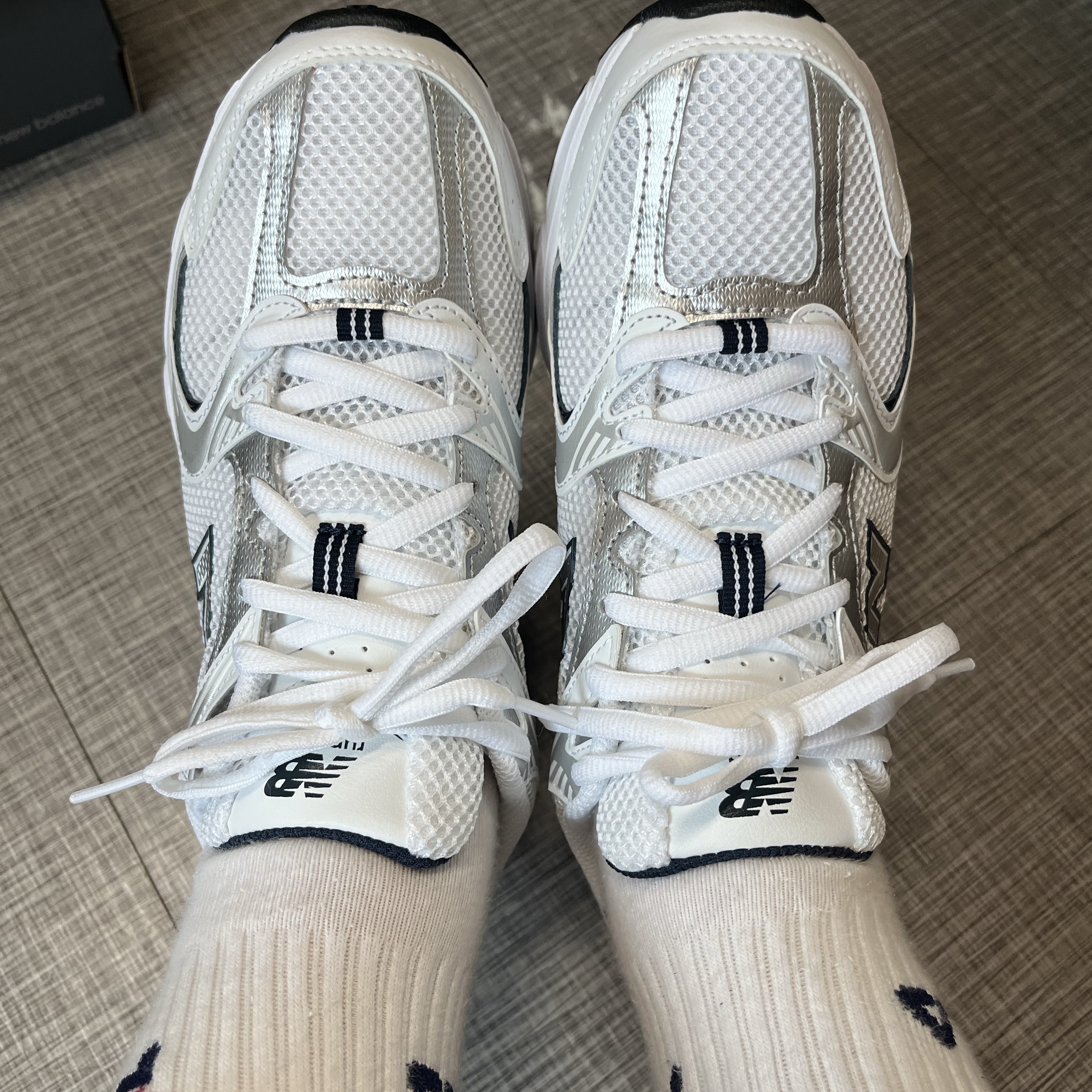 New Balance 530 White 착용 스타일 - 3