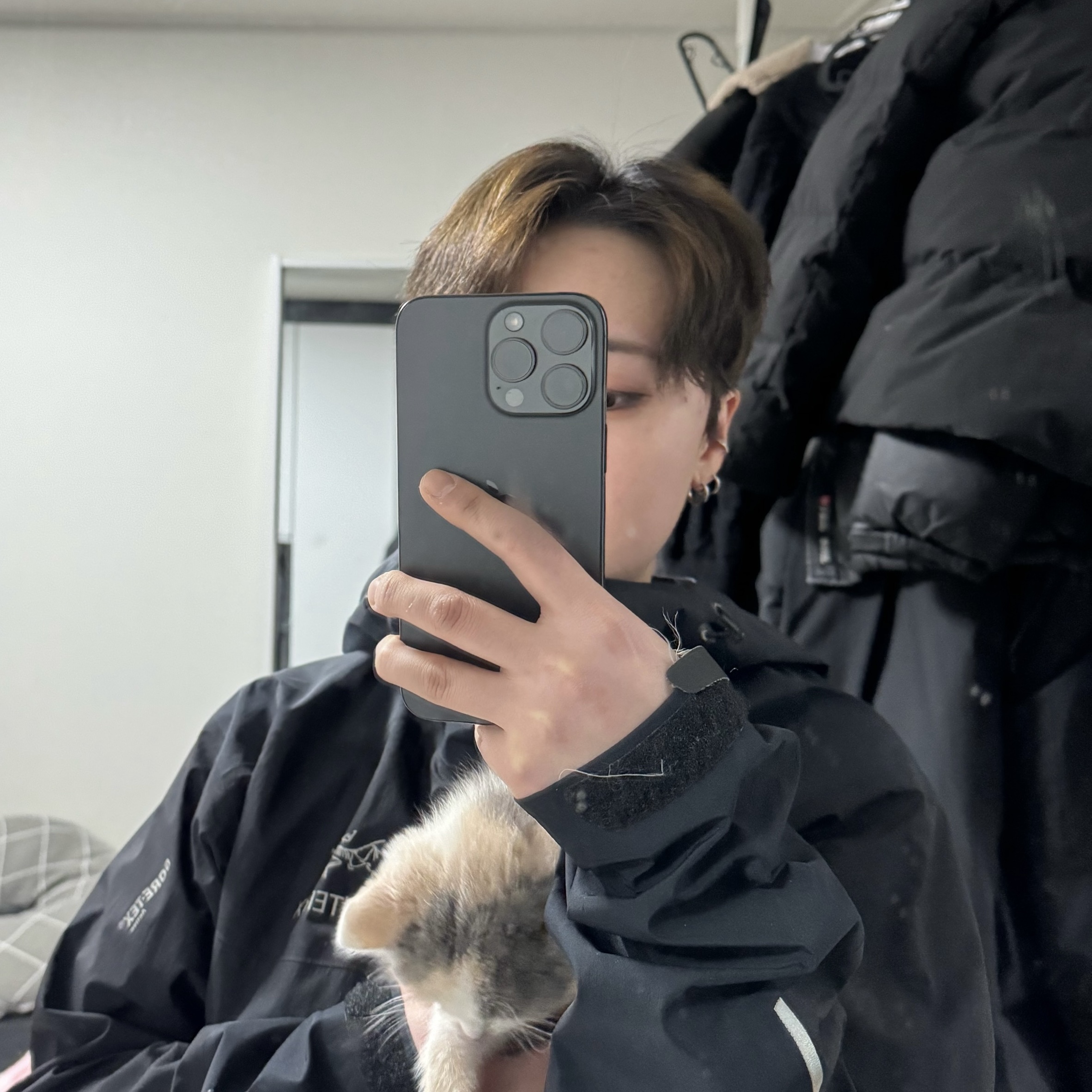 Arc'teryx Alpha SV Jacket Black, Arc'teryx Beta LT Jacket Black 착용 스타일 - 1