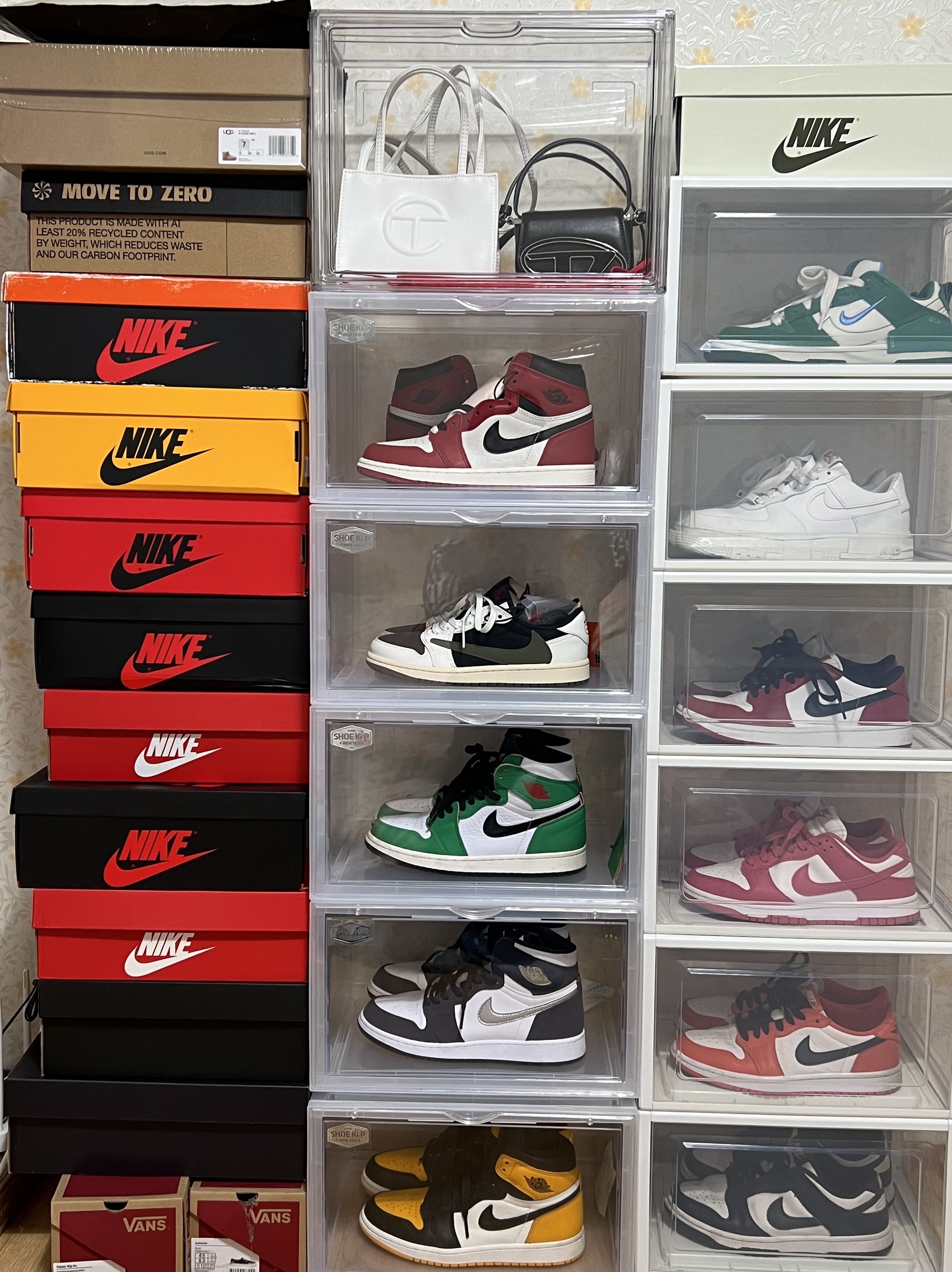 (W) Jordan 1 x Travis Scott Retro Low OG SP Medium Olive, Jordan 1 Retro High OG Chicago 2022 착용 스타일
