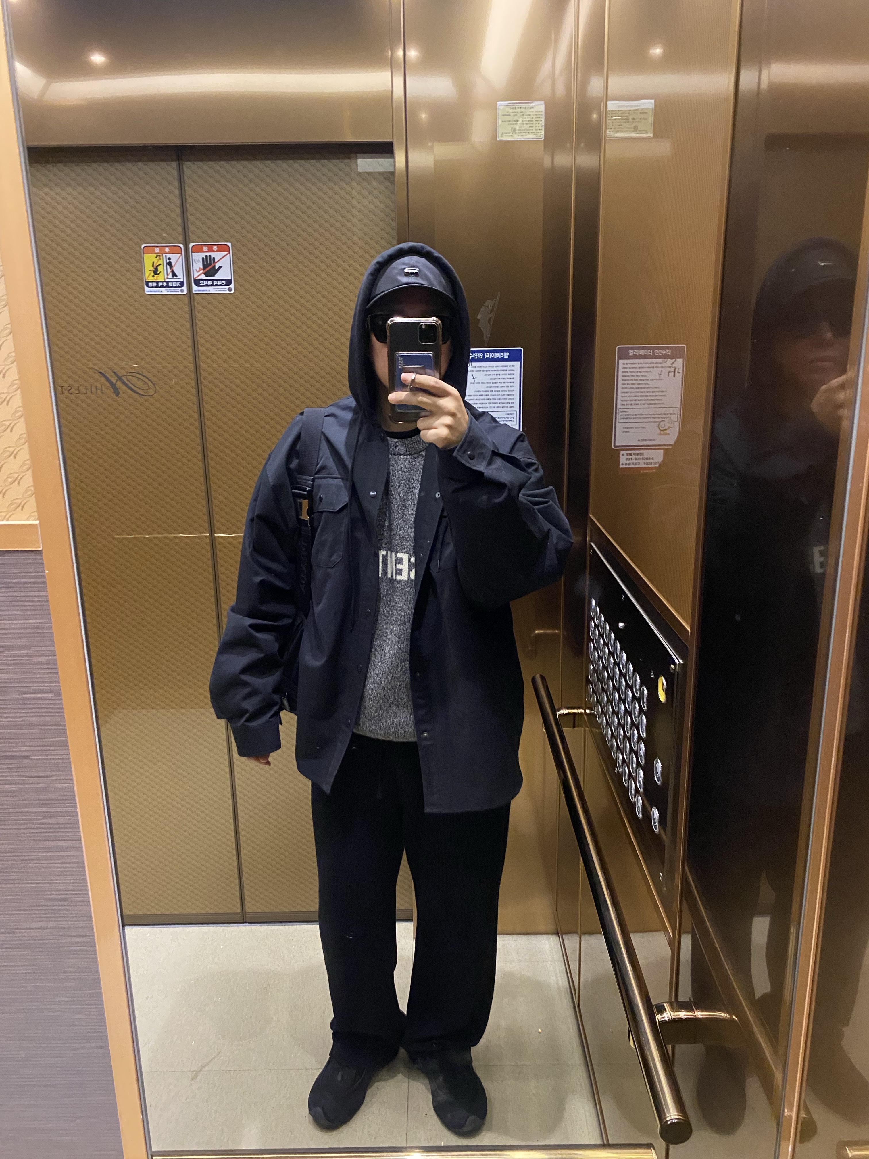 Supreme Enamel Logo 6-Panel Black - 23FW, Essentials Knit Sweater Grey Melange - 20SS 착용 스타일