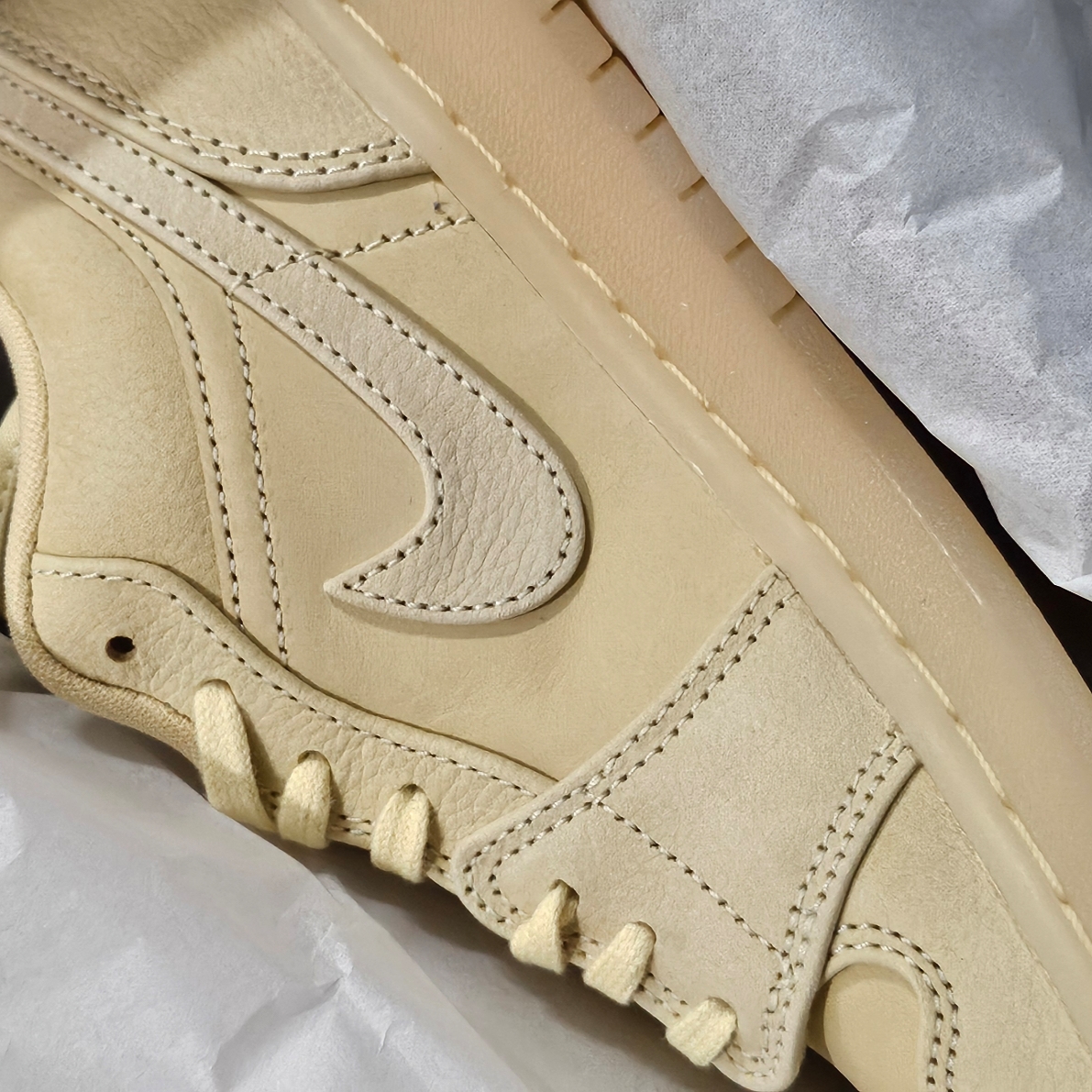 (W) Jordan 1 Low SE Pale Vanila 착용 스타일 - 2