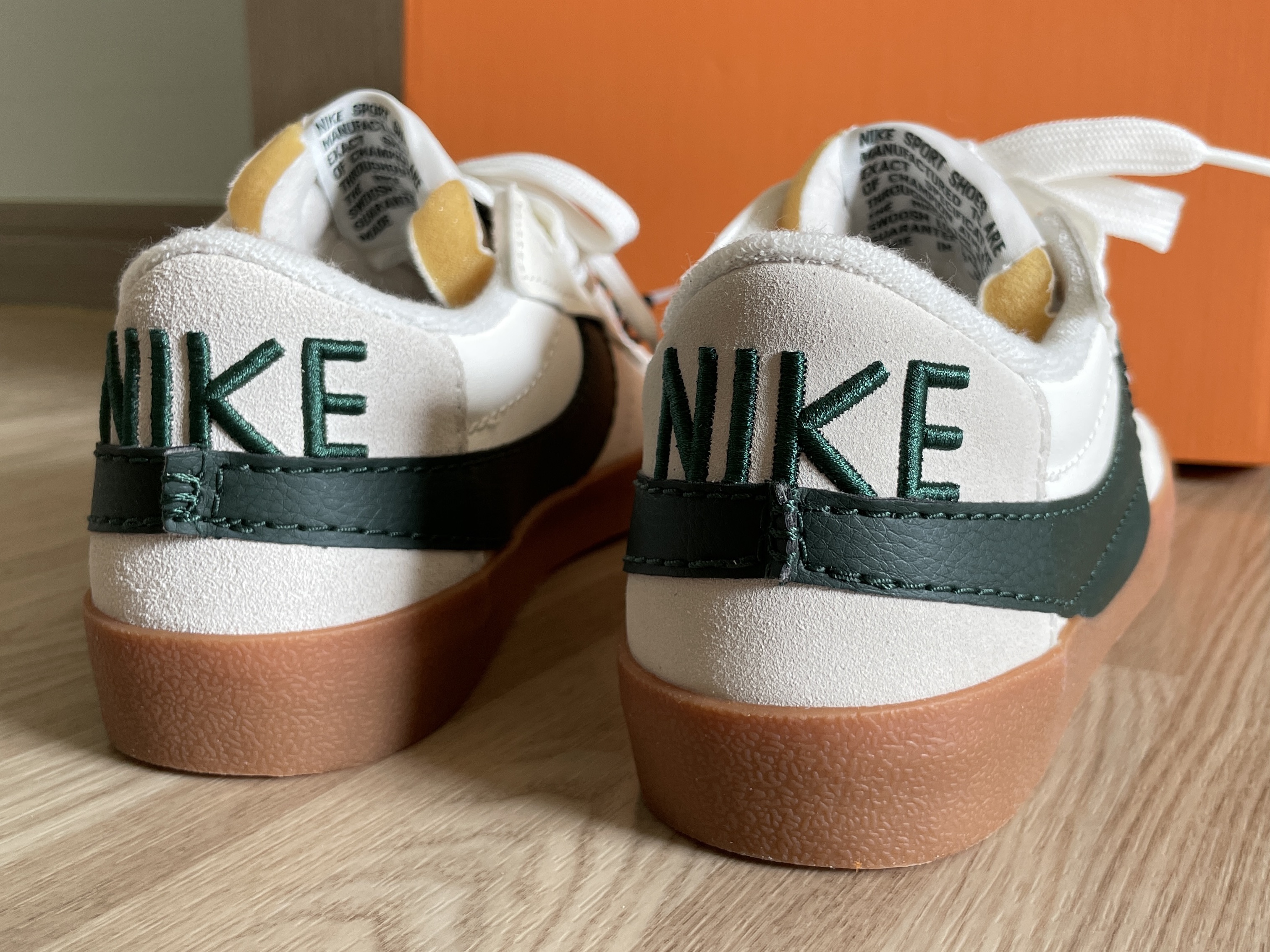 Nike Blazer Low '77 Jumbo Sail Pro Green 착용 스타일 - 3