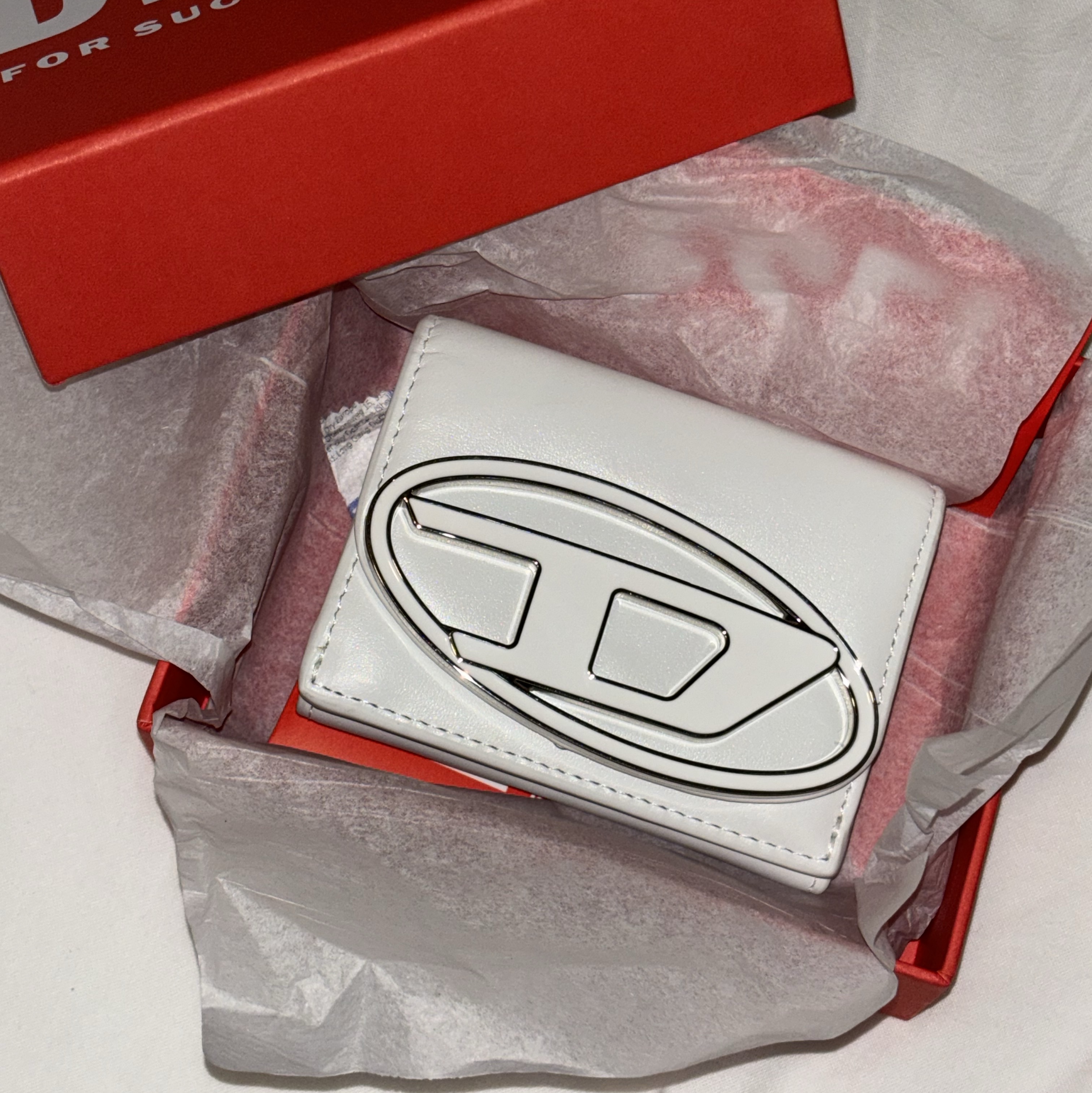 Diesel 1DR Tri-Fold Coin XS li Wallet White 착용 스타일