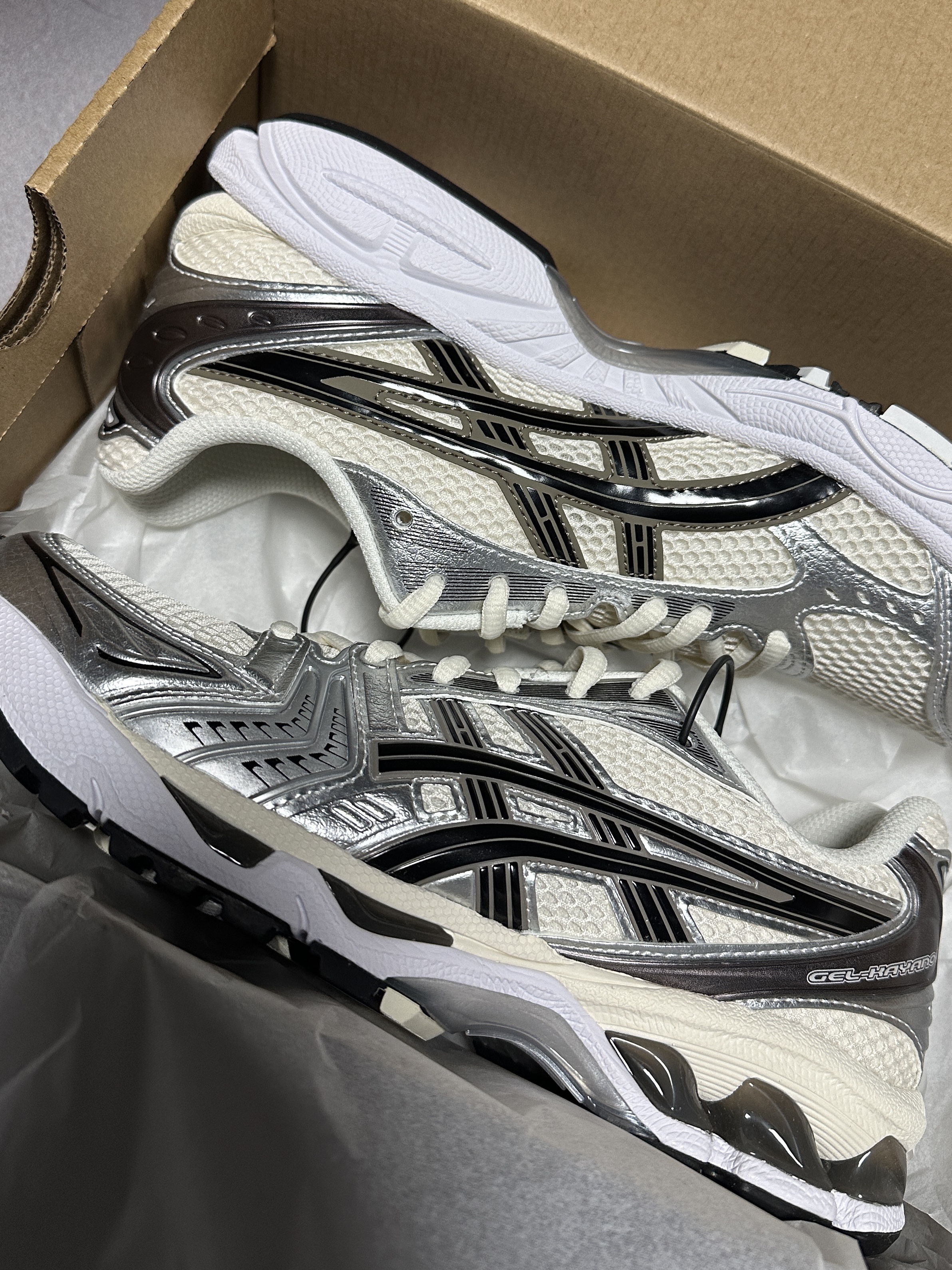 Asics Gel-Kayano 14 Cream Black 착용 스타일 - 2