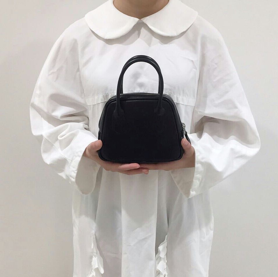 Comme des Garcons Round No.2 Aoyama Bag Black 착용 스타일 - 8