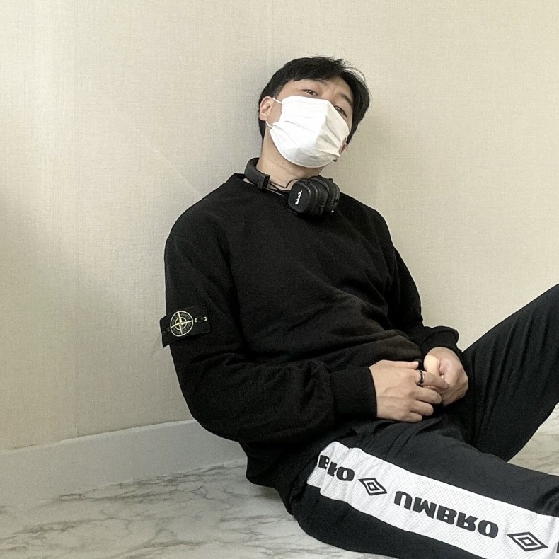 Stone Island 63020 Crewneck Sweatshirt Black - 22FW, Marshall Major IV Black (Korean Ver.) 착용 스타일 - 1