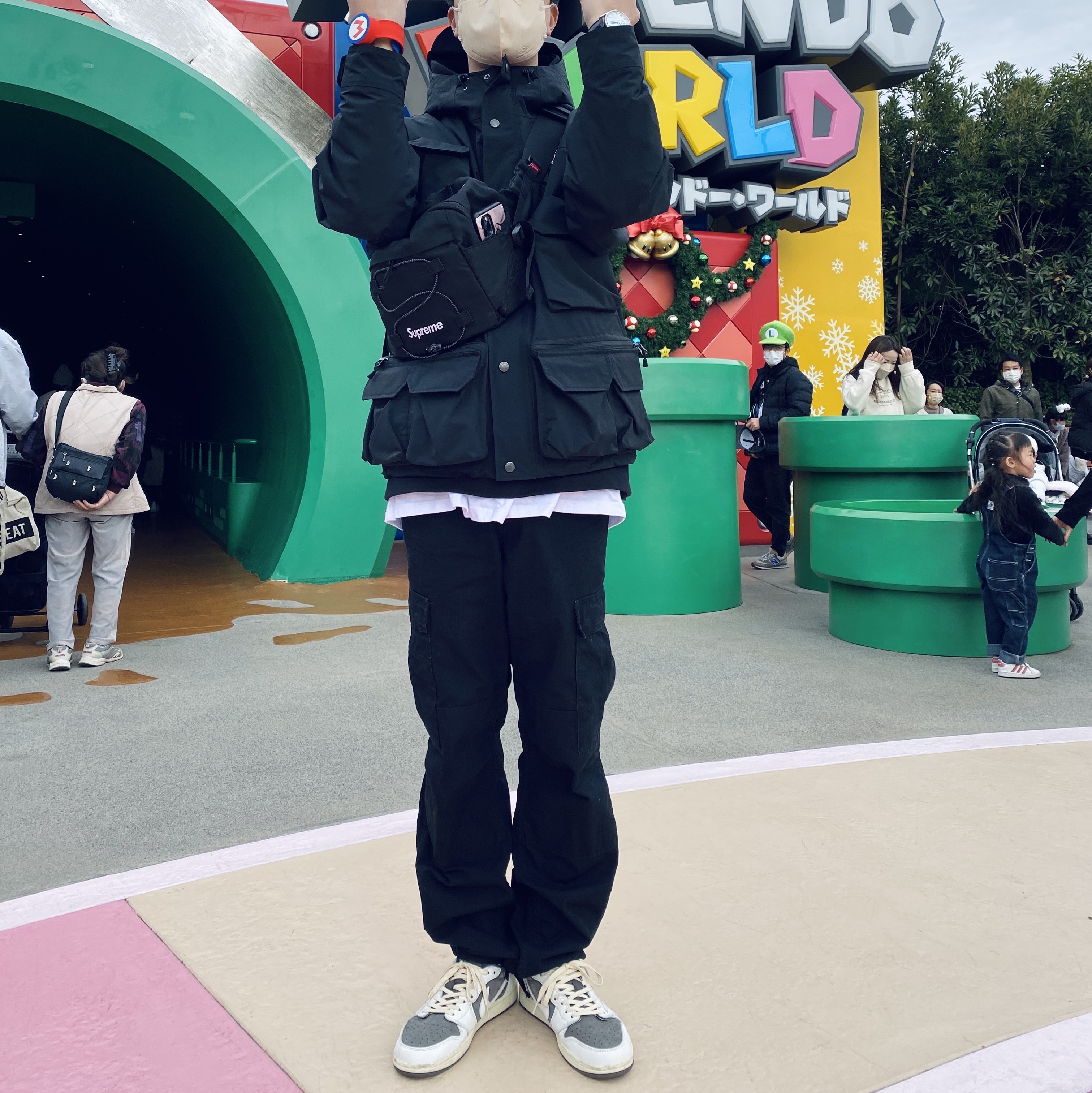 Supreme x The North Face Cargo Jacket Black - 20SS, Jordan 1 x Travis Scott Retro Low OG SP Sail and Ridgerock 착용 스타일 - 1