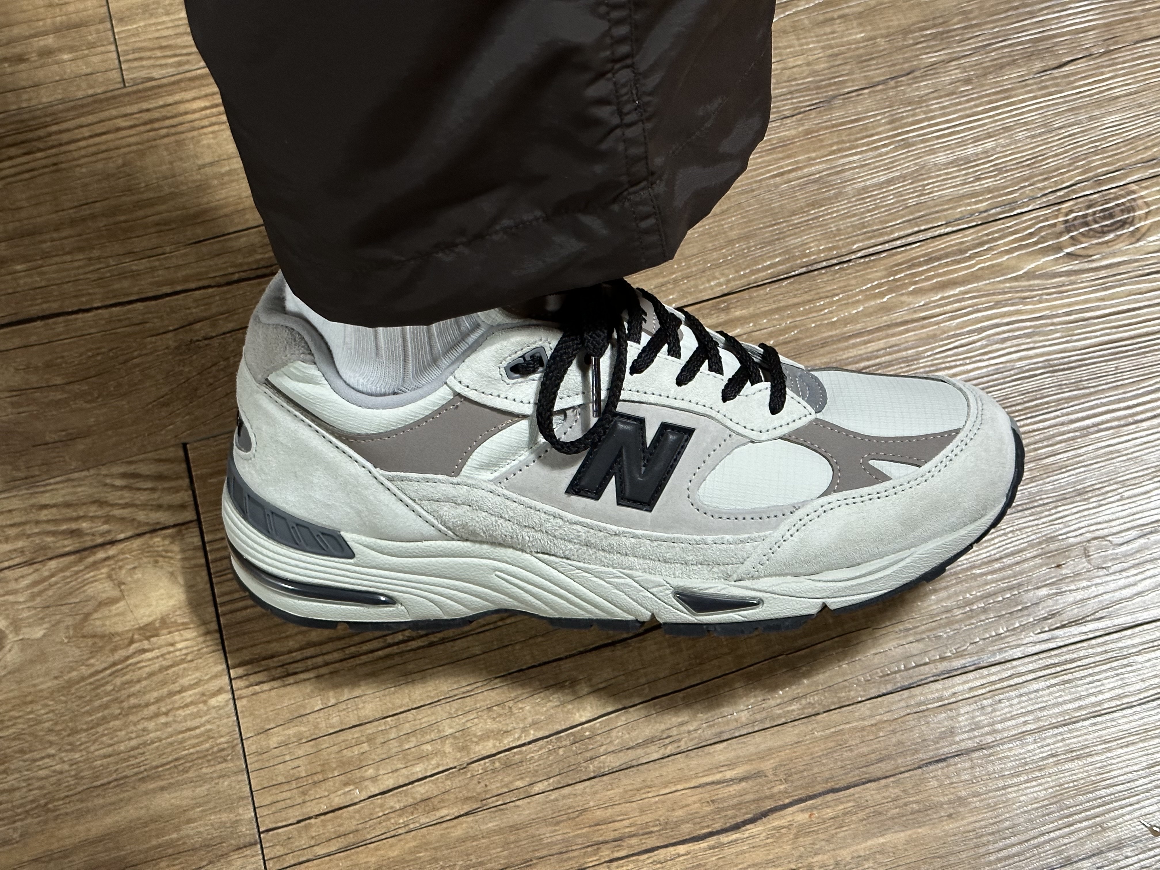 New Balance 991 Made in UK Cream Beige 착용 스타일 - 3