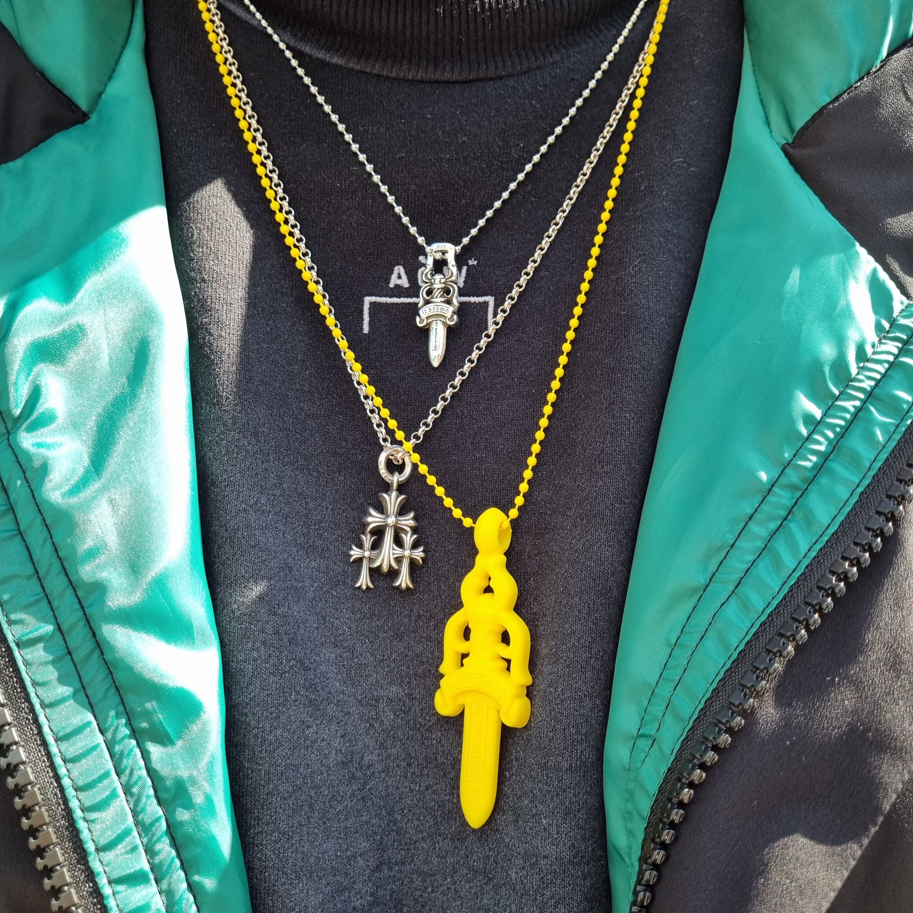 Chrome Hearts Silichrome Dagger Pendant Yellow 2023 착용 스타일