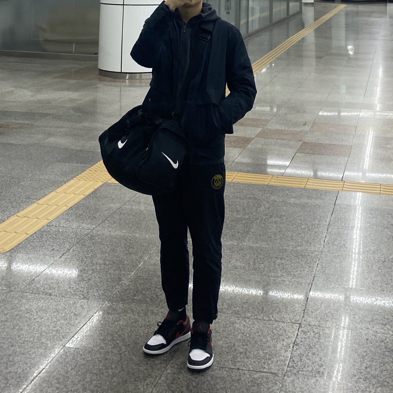 Jordan 1 Low Black Fire Red 착용 스타일
