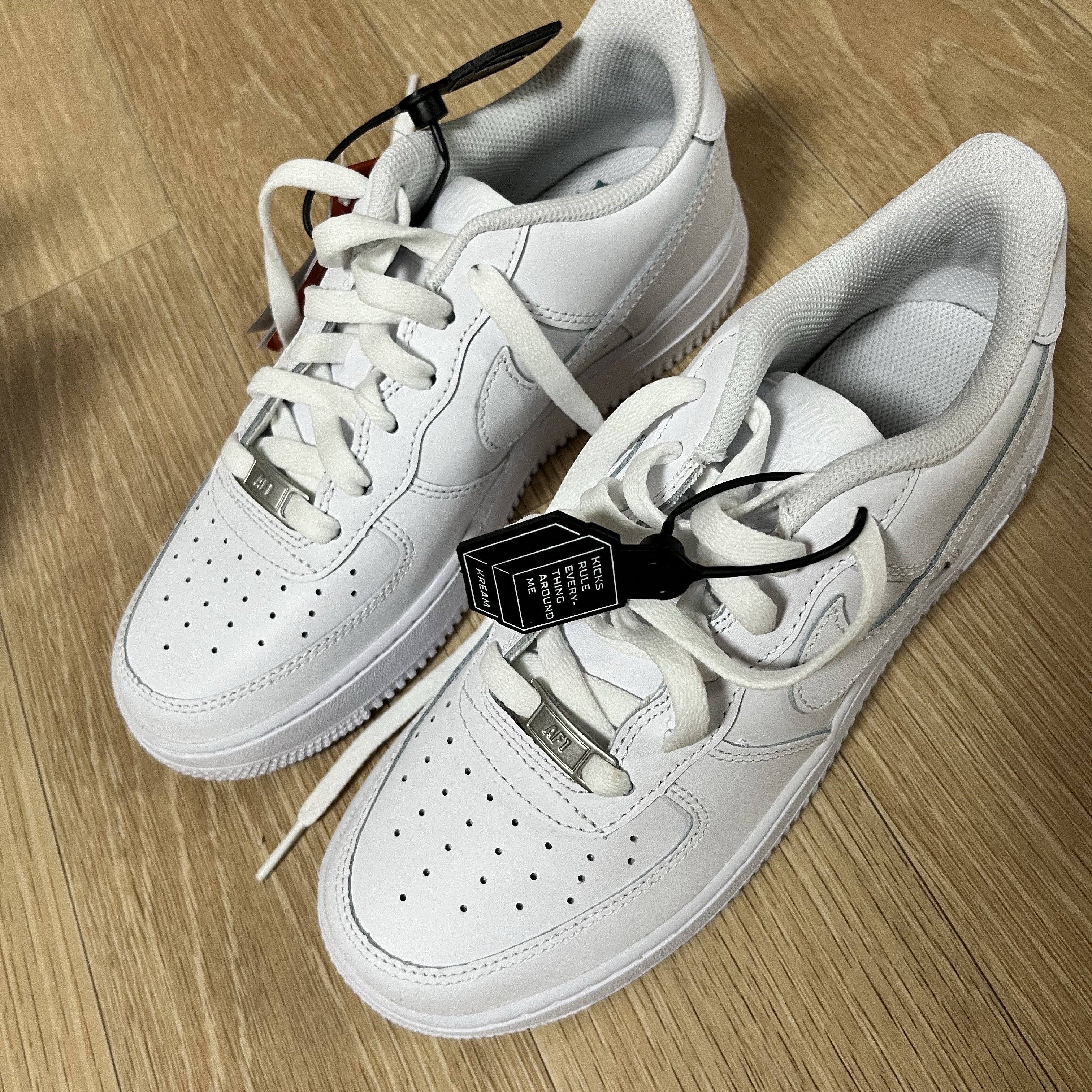 (GS) Nike Air Force 1 LE White 착용 스타일