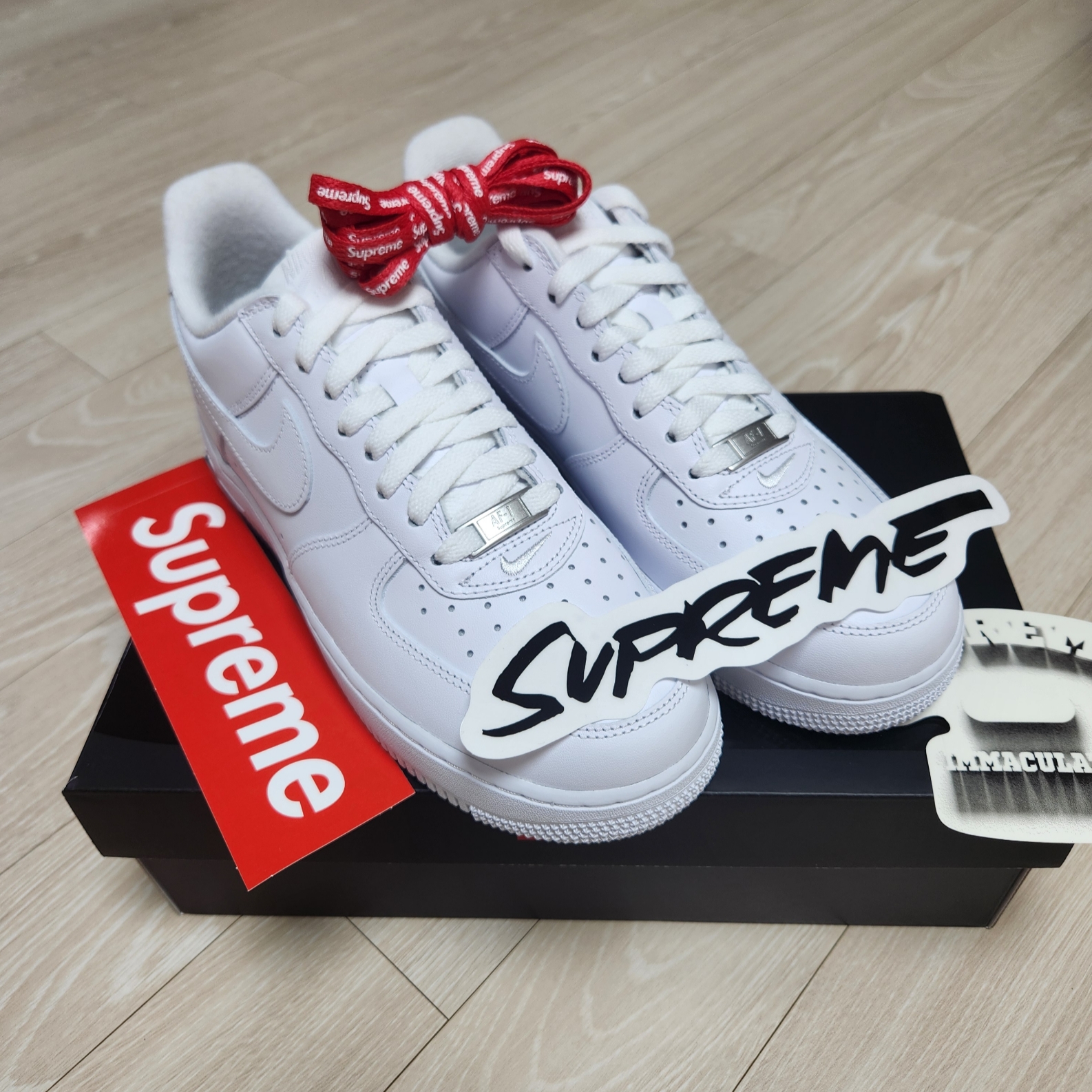 Nike x Supreme Air Force 1 Low White 착용 스타일 - 2