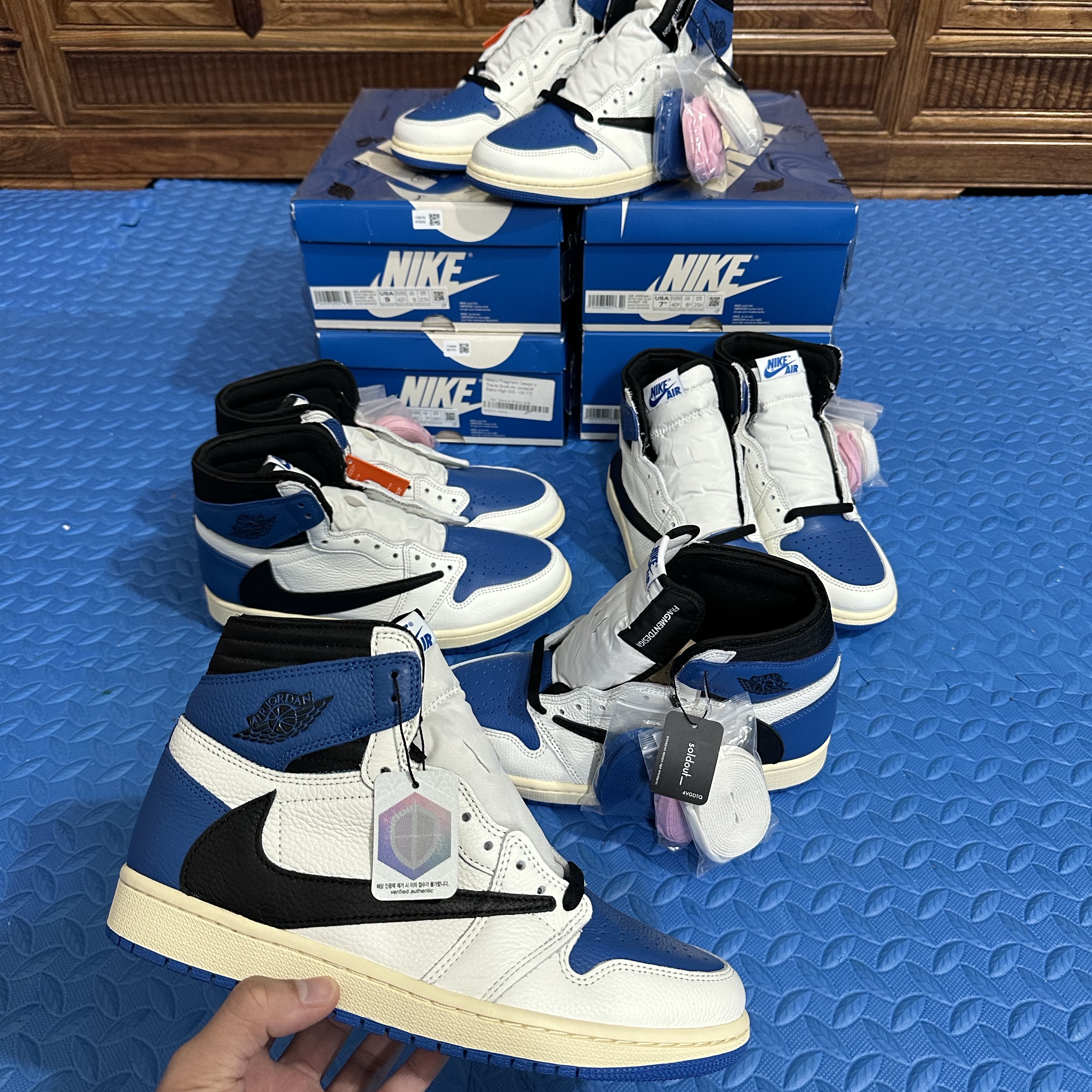 Jordan 1 x Travis Scott x Fragment Retro High OG SP Military Blue 착용 스타일 - 2
