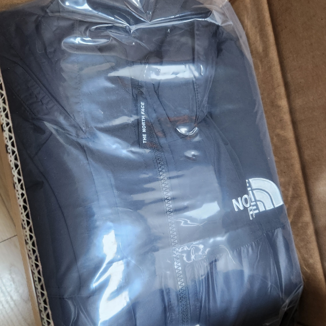 The North Face On Ball Jacket Black 착용 스타일