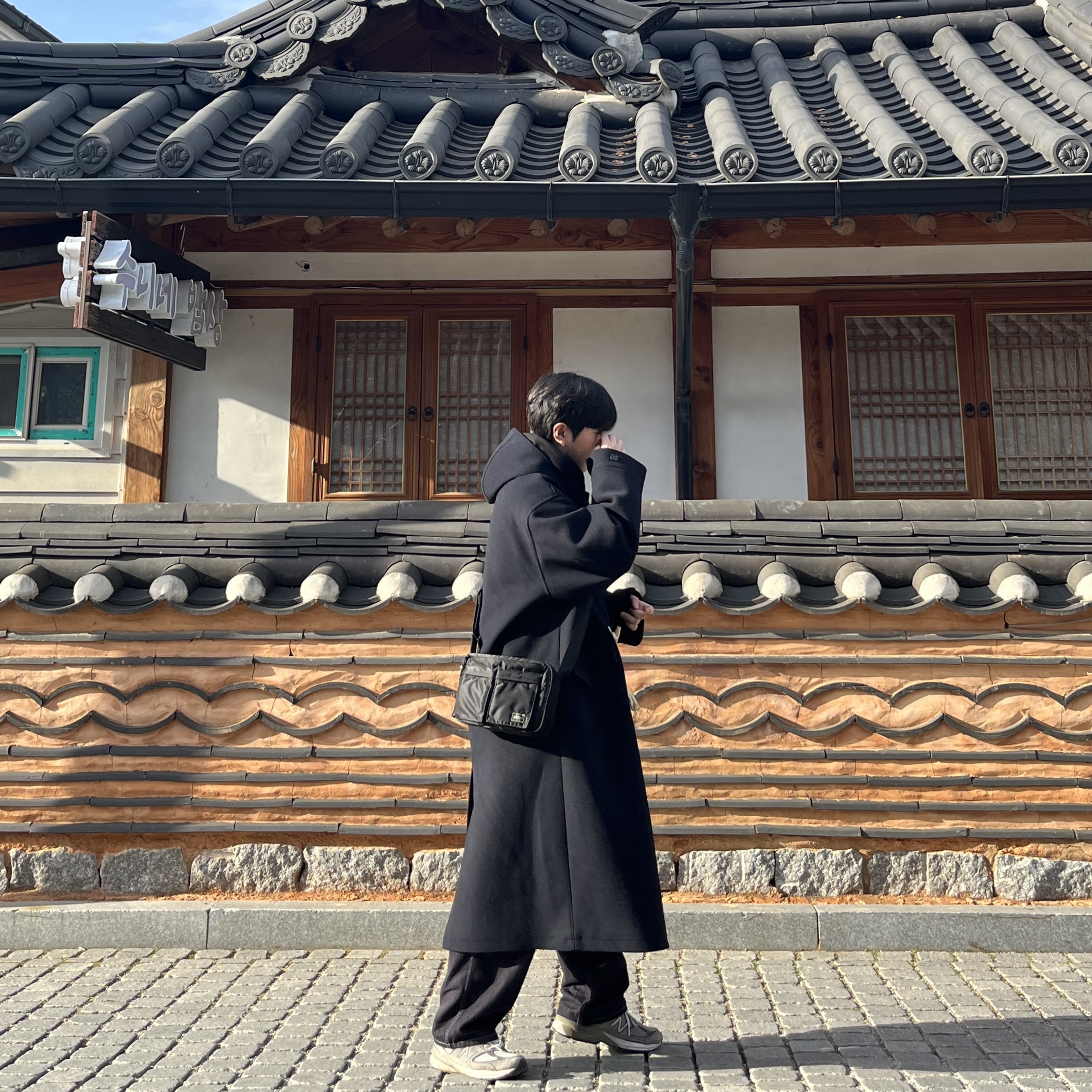Porter Tanker Shoulder Bag S Black 착용 스타일