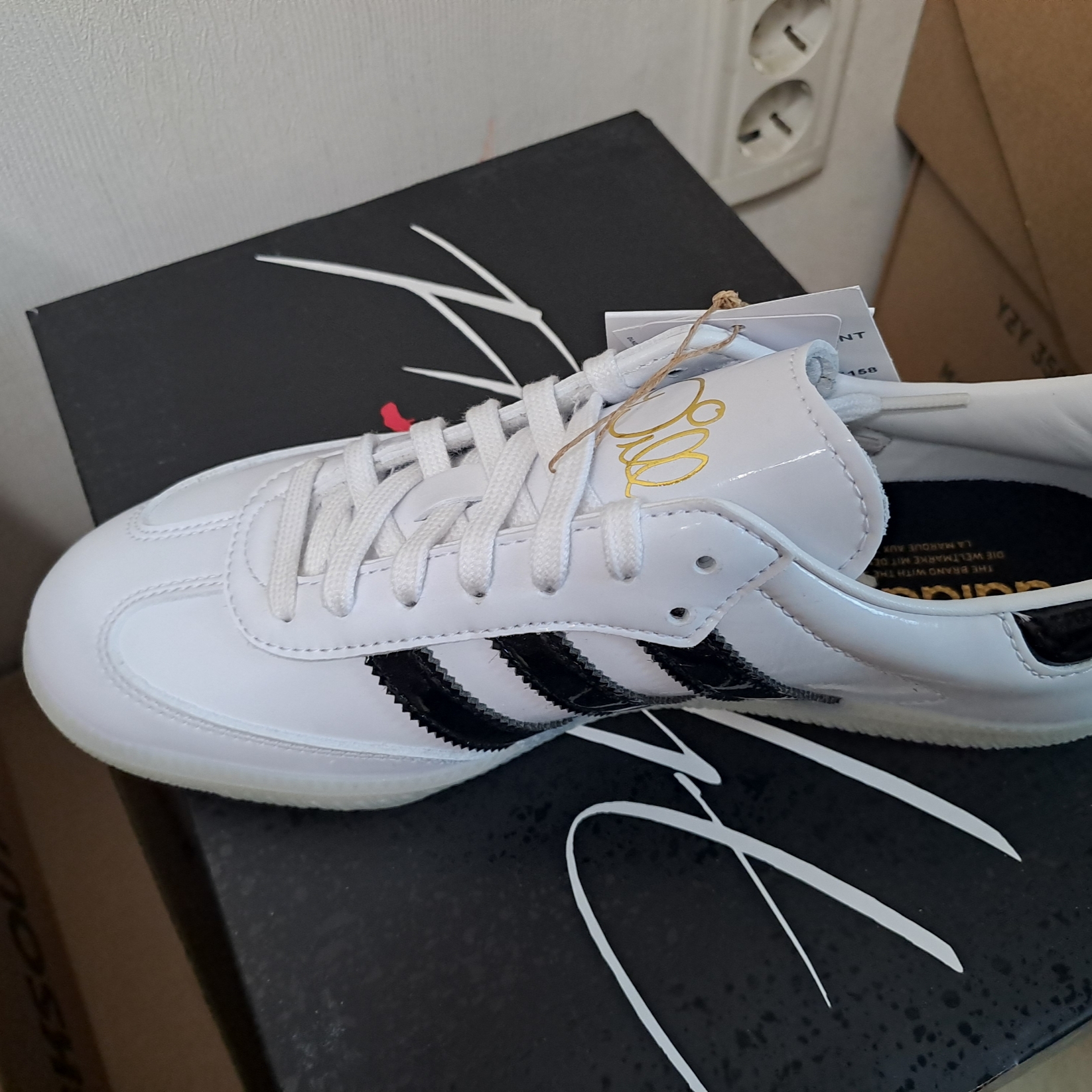 Adidas x Jason Dill Samba Patent Leather Cloud White Core Black 착용 스타일 - 6