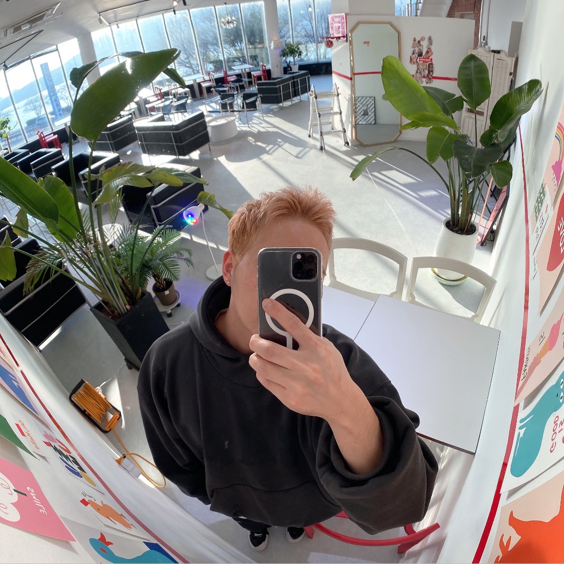 Yeezy Gap Engineered By Balenciaga Dove Hoodie Black 착용 스타일