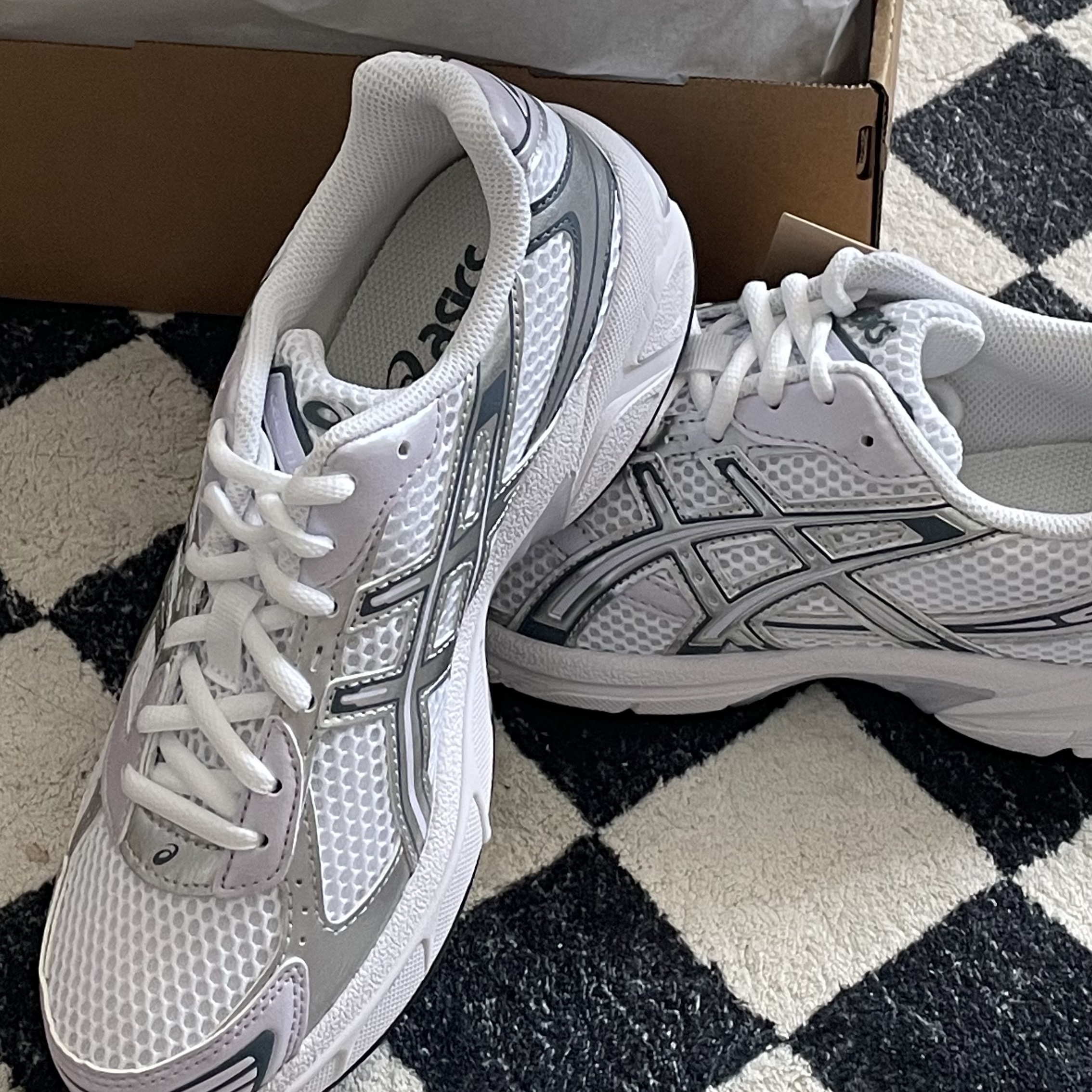 (W) Asics Gel-1130 White Faded Ash Rock 착용 스타일