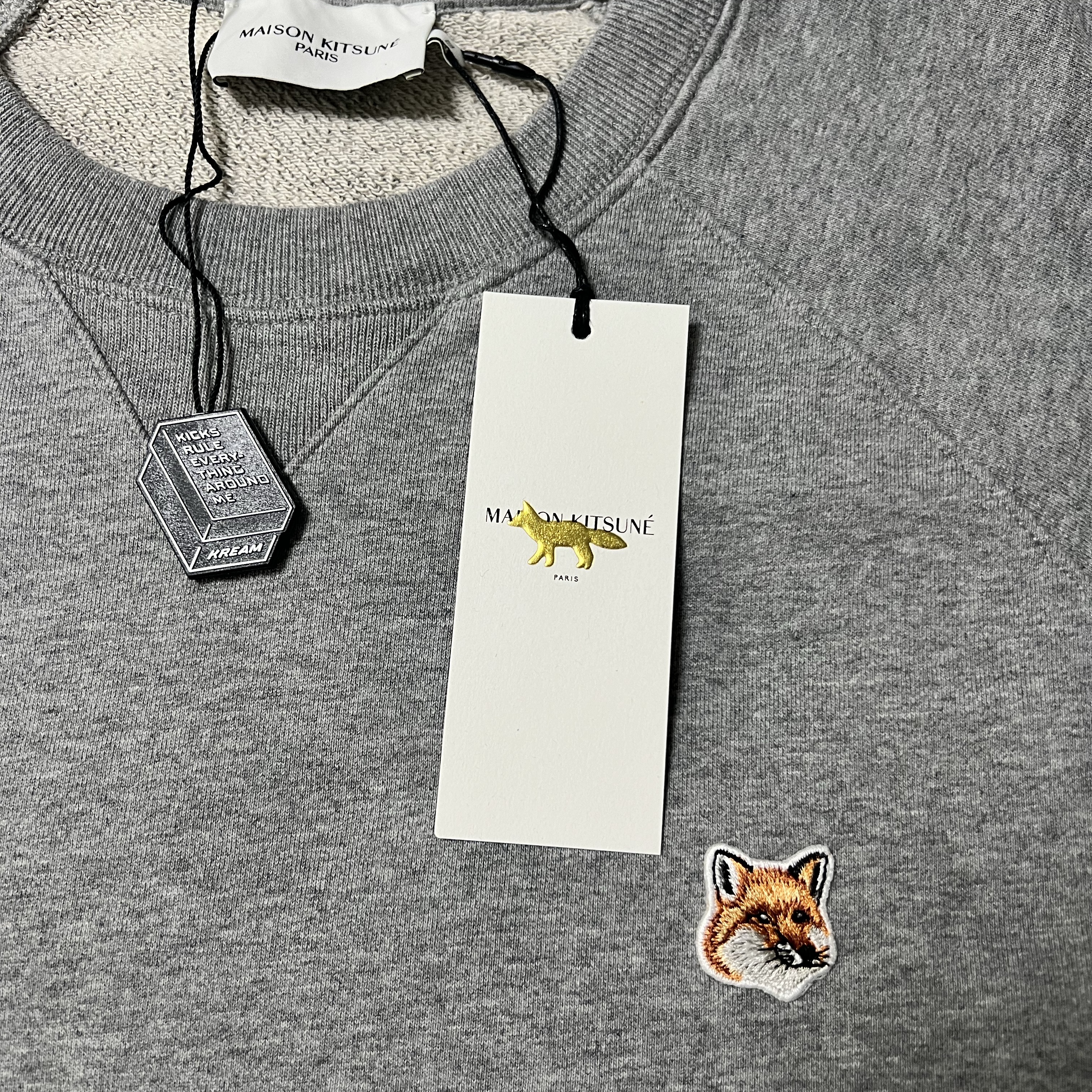 Maison Kitsune Fox Head Patch Classic Sweatshirt Grey Melange 착용 스타일