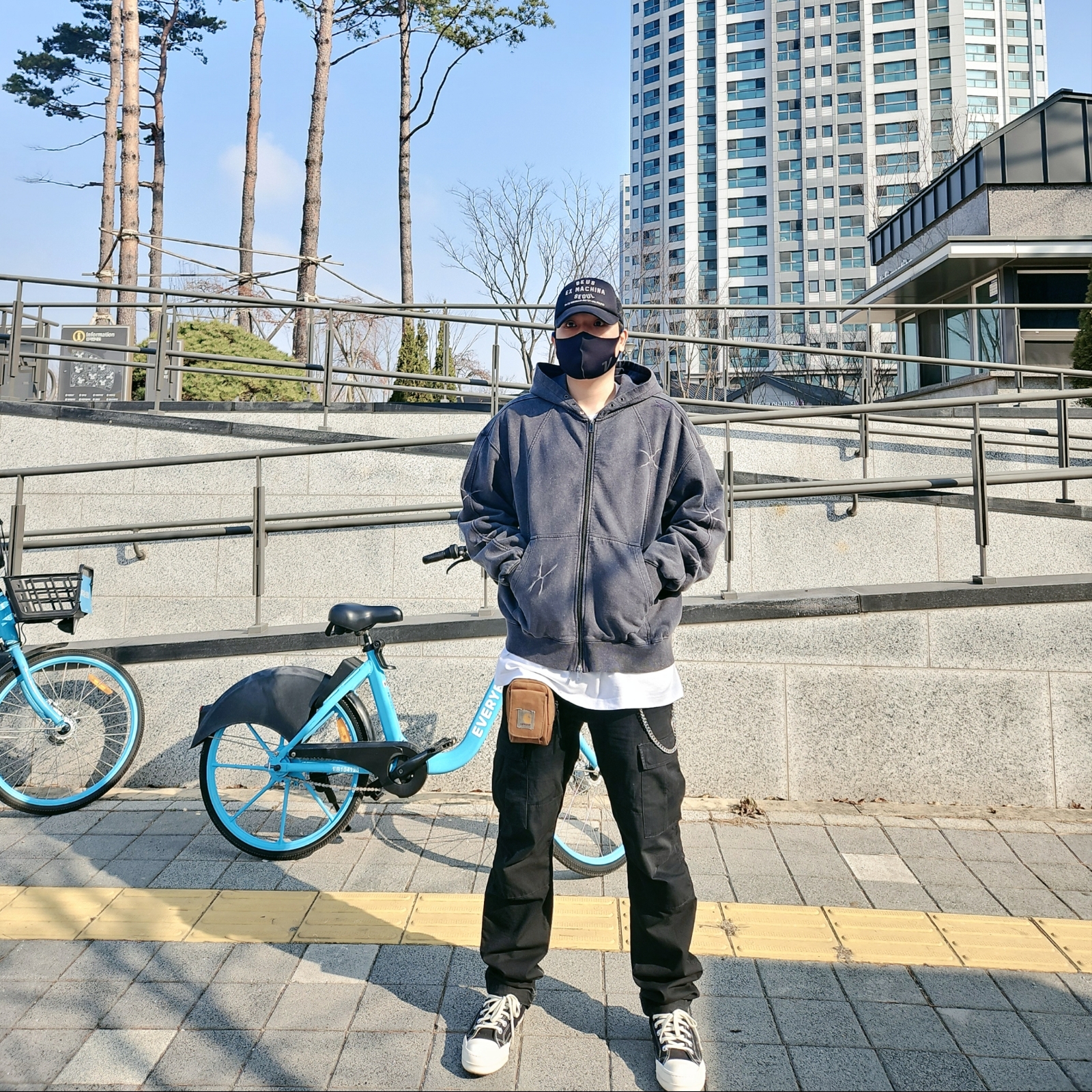Converse x Drkshdw Drkstr Chuck 70 Ox Black, Carhartt WIP Aviation Pants Black 착용 스타일 - 1