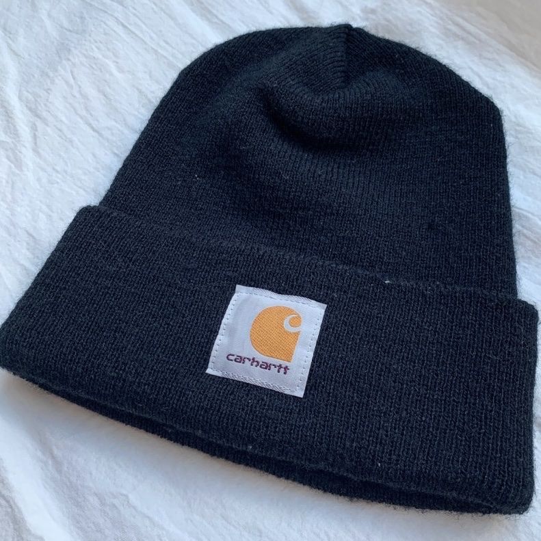 Carhartt Knit Cuffed Beanie Black, Carhartt Loose Fit Heavyweight Regular Short Sleeve Pocket T-Shirt Black 착용 스타일 - 2