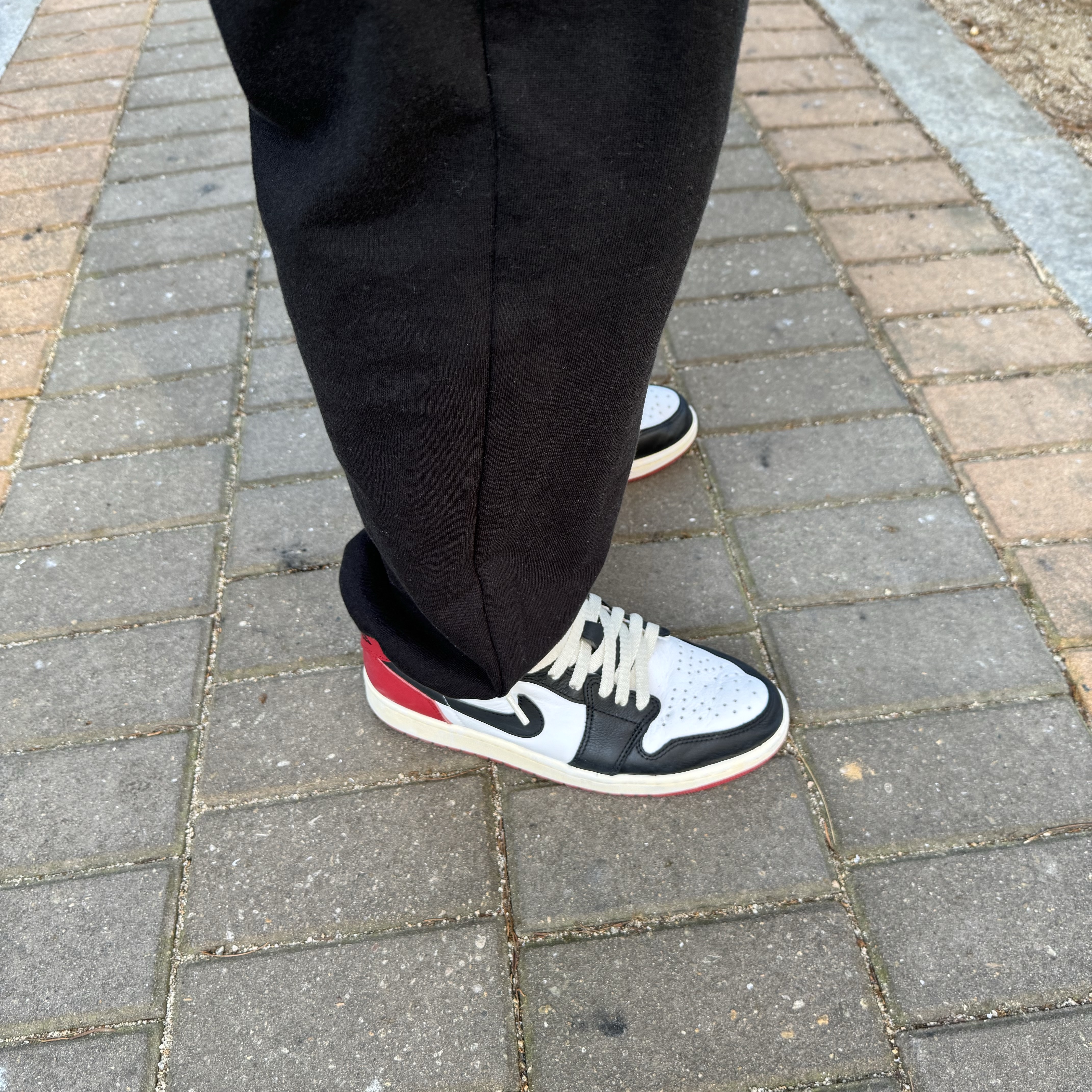 Jordan 1 Retro Low OG Black Toe 착용 스타일 - 2
