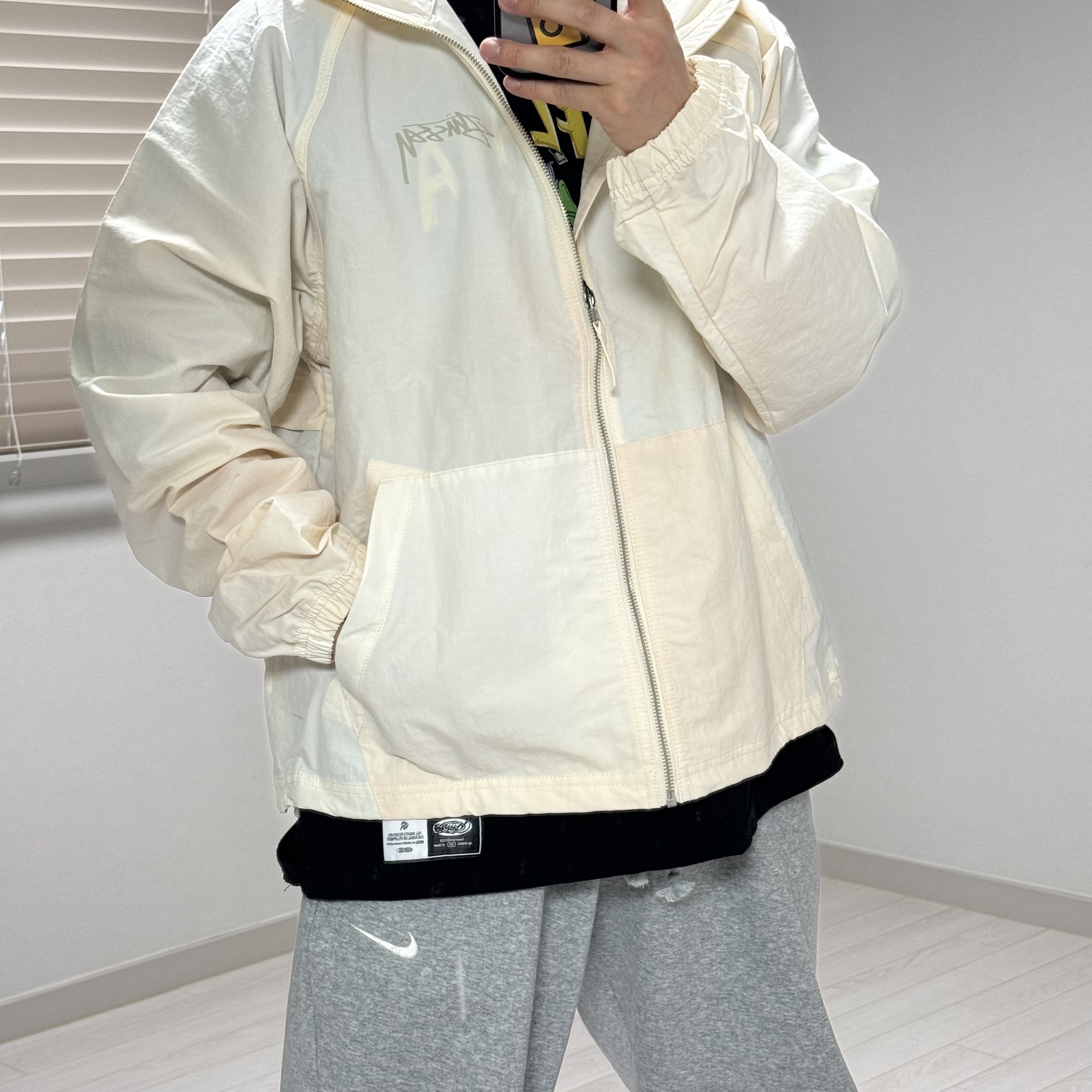 Stussy Wave Dye Beach Shell Jacket Bone 착용 스타일
