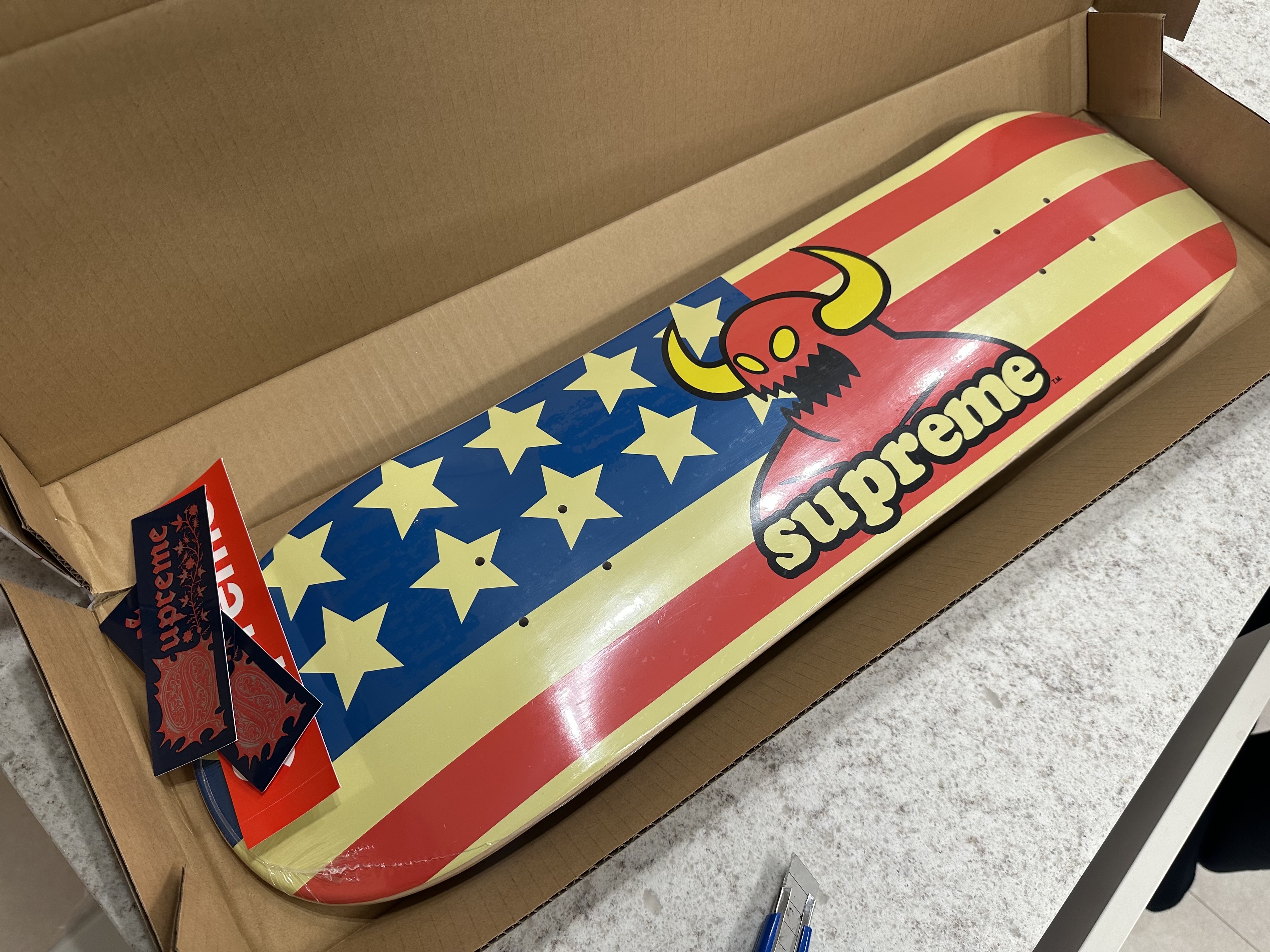 Supreme x Toy Machine Skateboard Multicolor - 24SS 착용 스타일 - 1