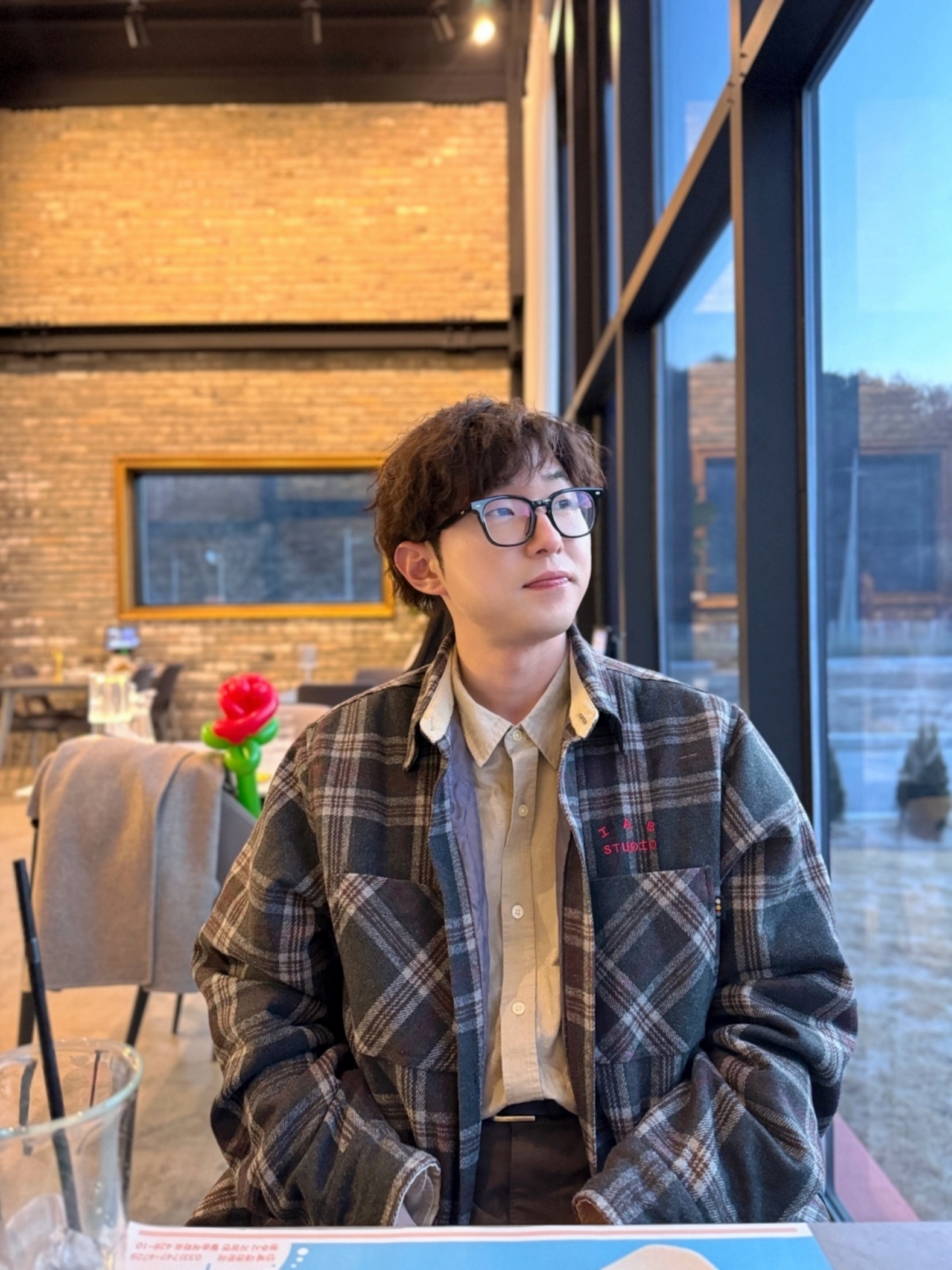 Dr. Martens 1461 Smooth Black, IAB Studio Check Shirt Jacket Gray Red 착용 스타일 - 4