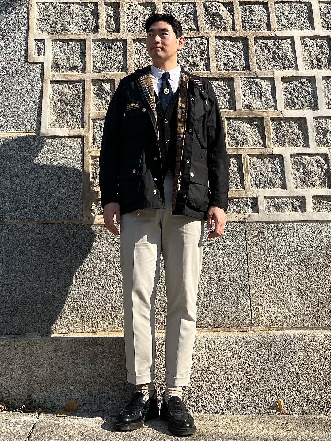 Barbour International Original Wax Jacket Black 착용 스타일 - 6