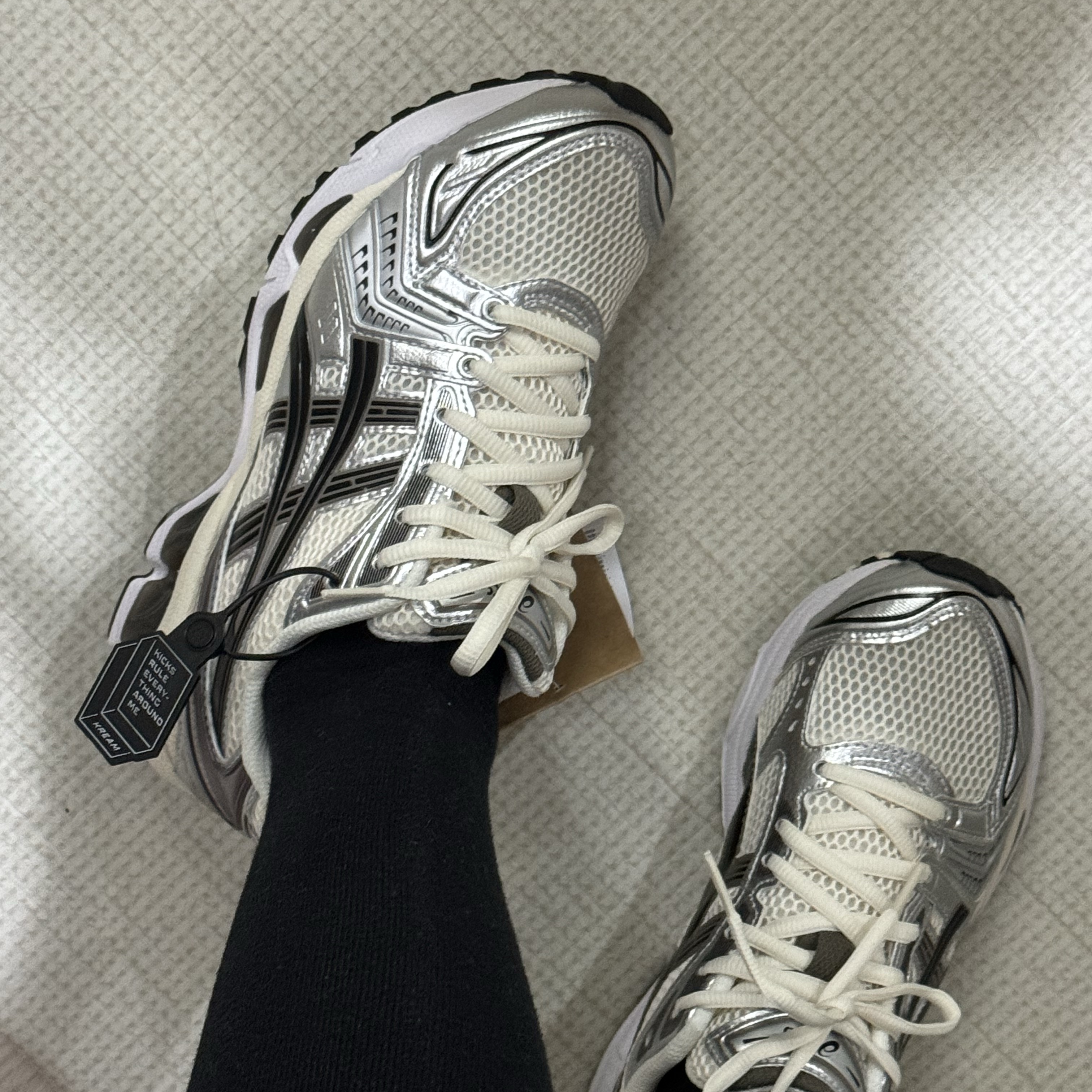 Asics Gel-Kayano 14 Cream Black 착용 스타일