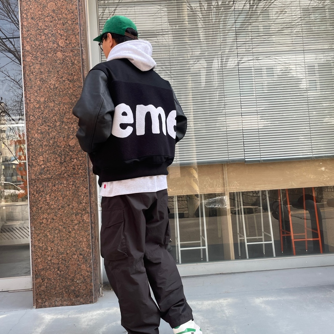 Supreme Big Logo Chenille Varsity Jacket Black - 24SS 착용 스타일 - 2