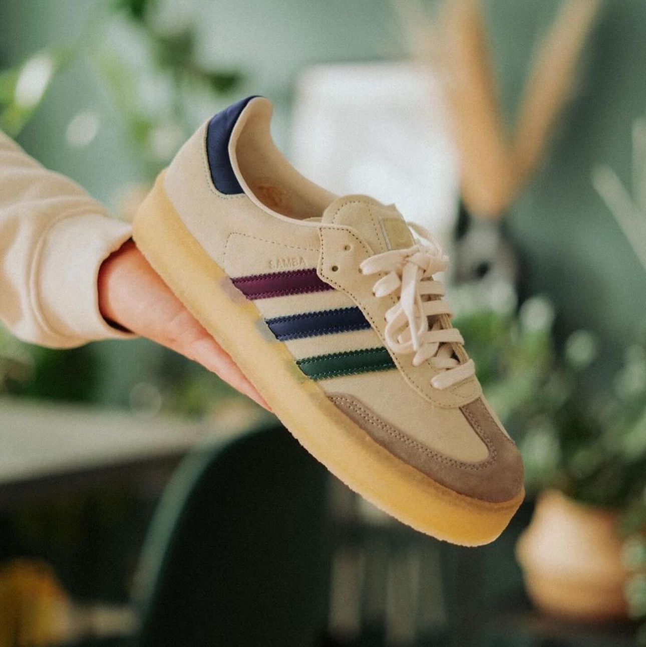 Adidas x Clarks x Ronnie Fieg 8th Street Samba Chalk White Collegiate Green 착용 스타일 - 1