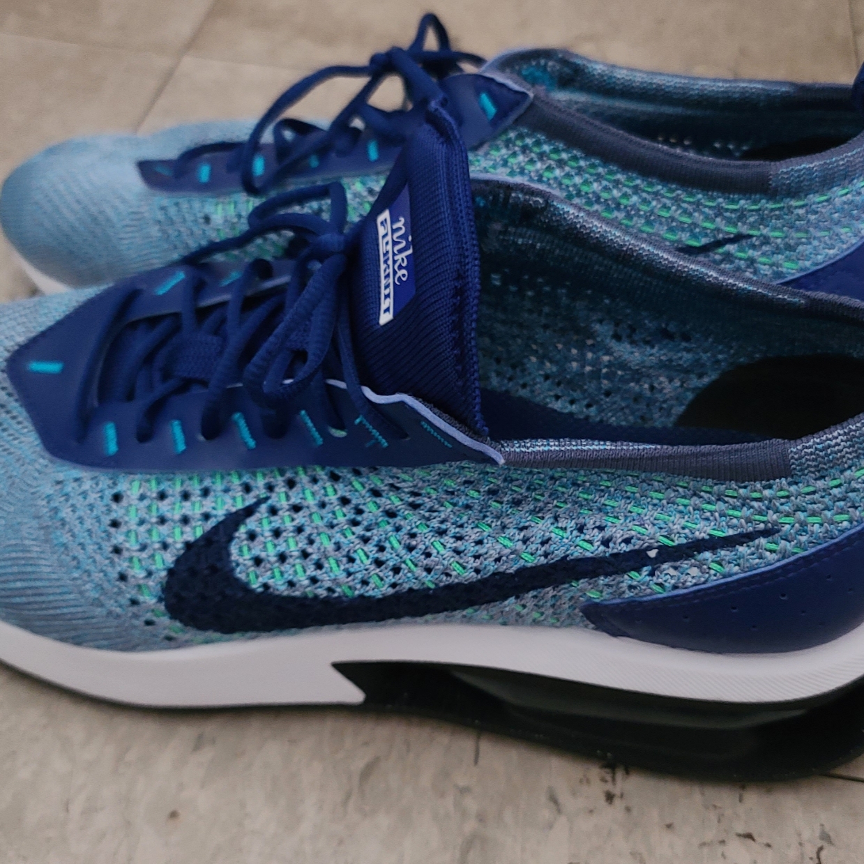 Nike Air Max Flyknit Racer Deep Royal Blue 착용 스타일