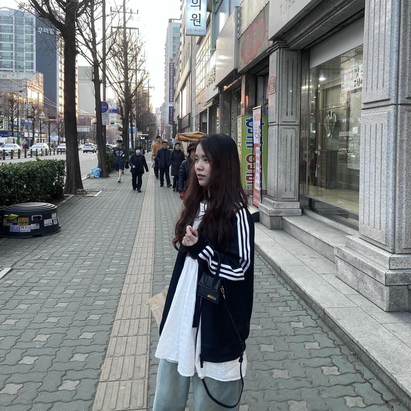 Adidas Adicolor Classics Firebird Track Top Black - KR Sizing, Jacquemus Le Chiquito Signature Leather Mini Handbag Black 착용 스타일 - 3