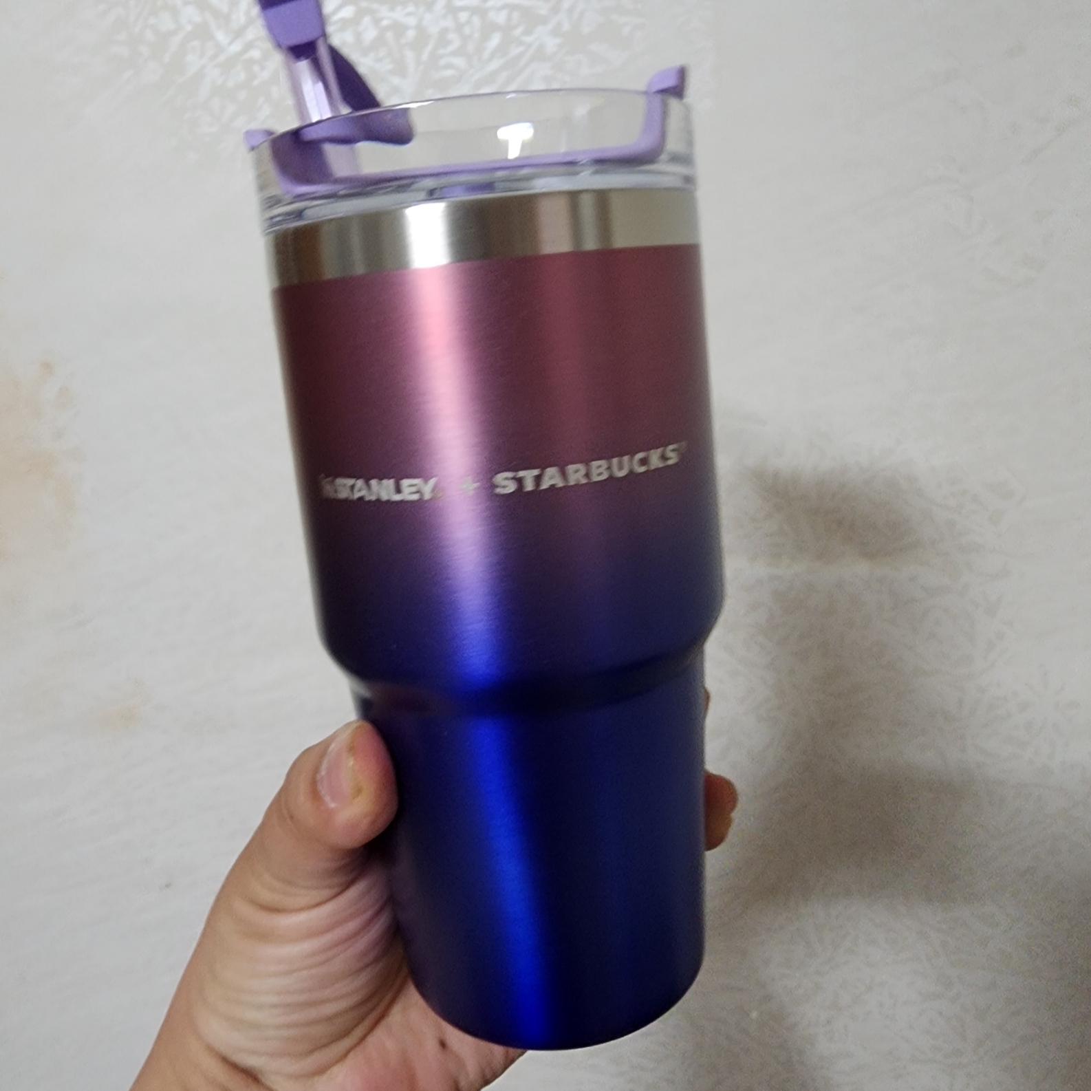 Stanley x Starbucks 23 SS Yeosu Quencher Tumbler 591ml 착용 스타일