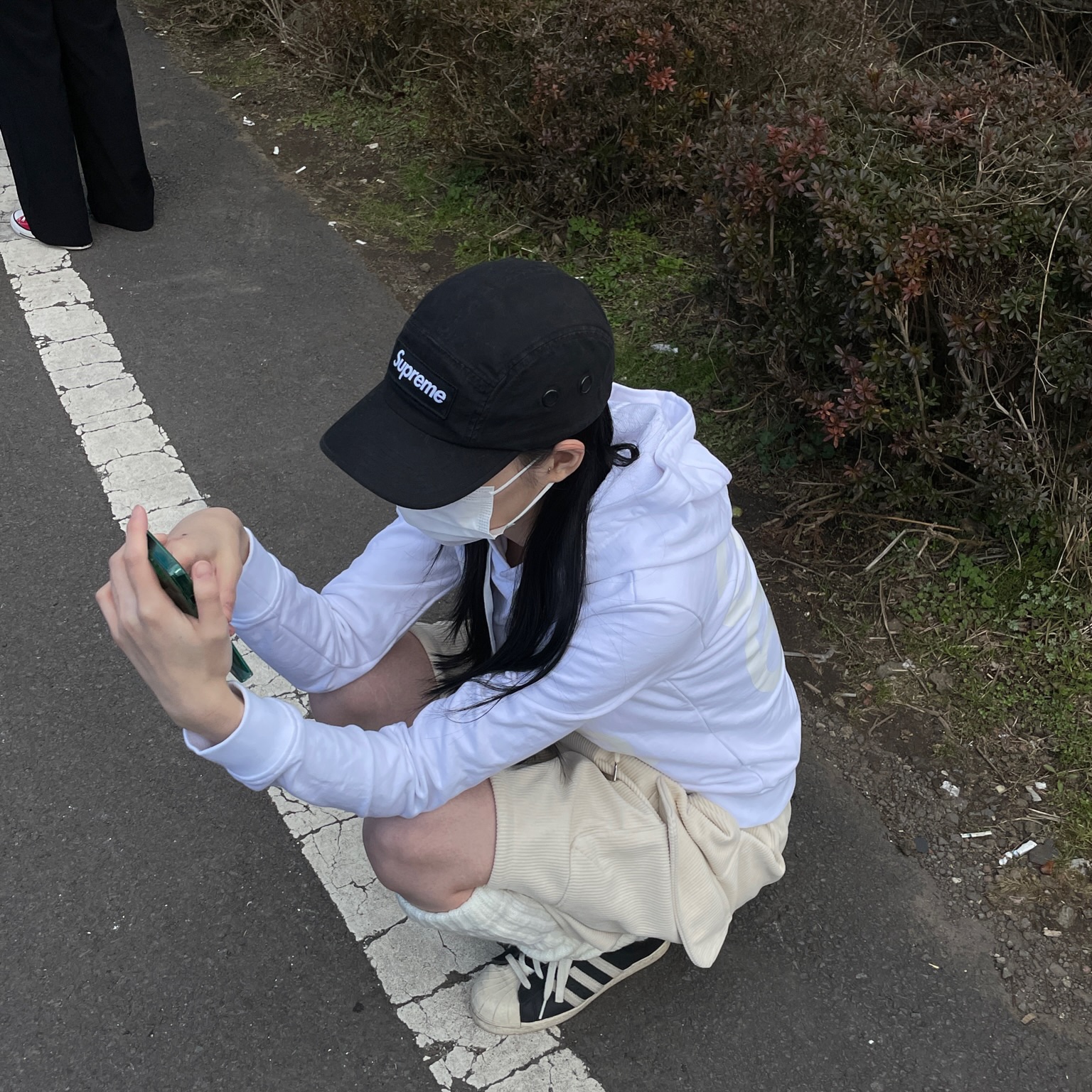 Supreme Military Camp Cap Black - 22FW, [KREAM 단독] Safarispot Women 1/2 Basic Safari Hoodie White 착용 스타일