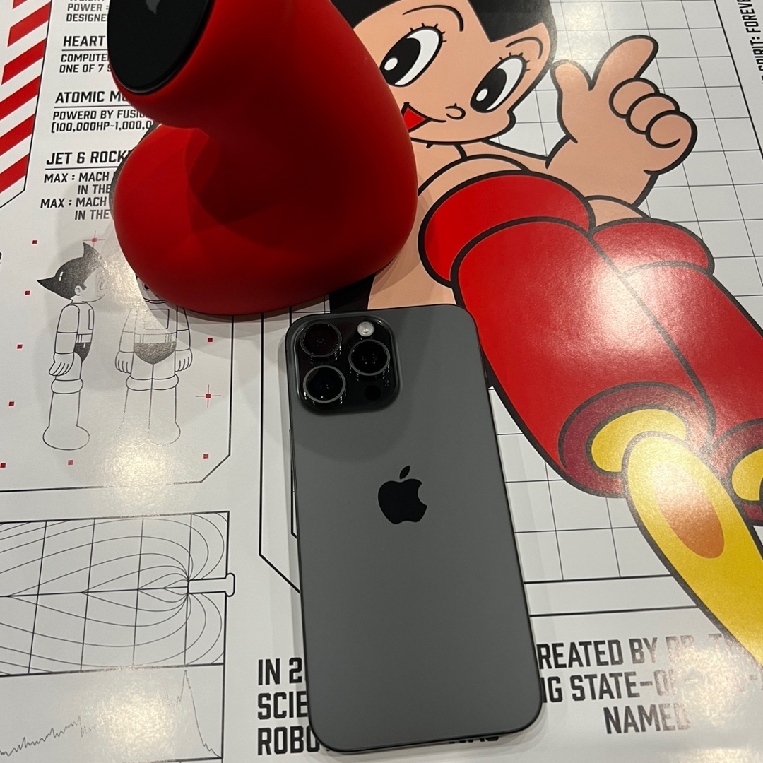 Apple iPhone 15 Pro Max 256GB Black Titanium (Korean Ver.) 착용 스타일 - 2