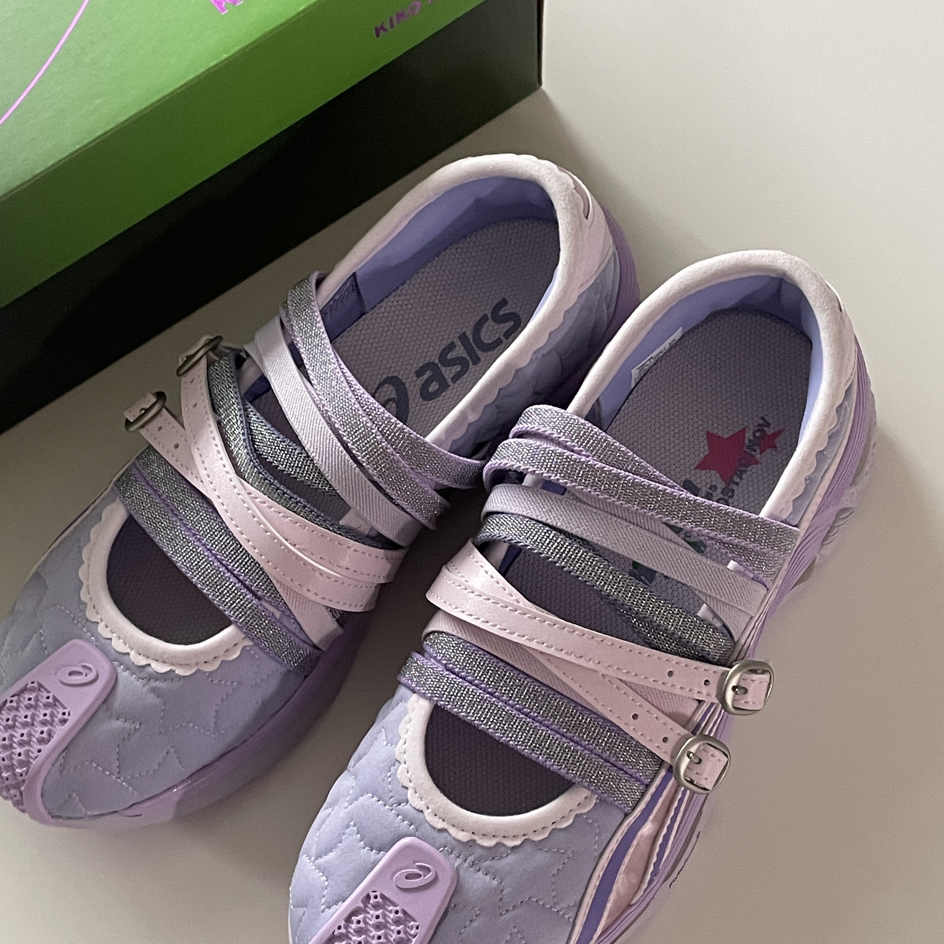 (W) Asics x Kiko Kostadinov x Heaven by Marc Jacobs Gel-Lokros Vapor Cosmos 착용 스타일 - 3