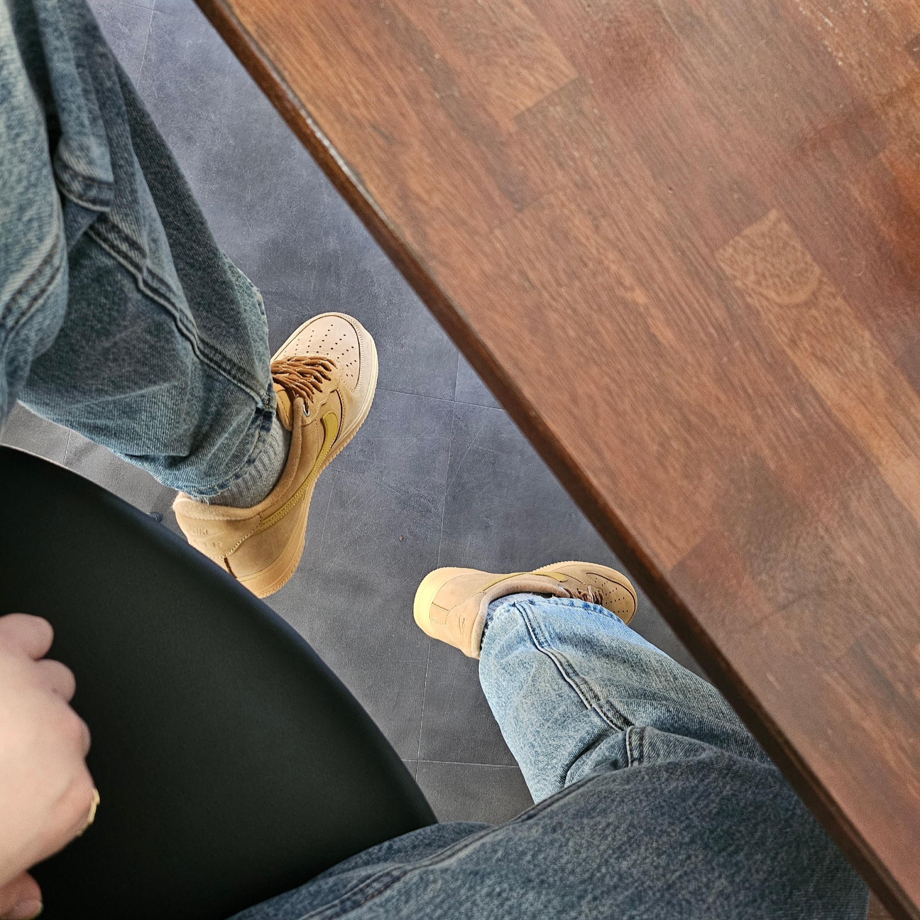 Nike Air Force 1 '07 WB Flax 착용 스타일