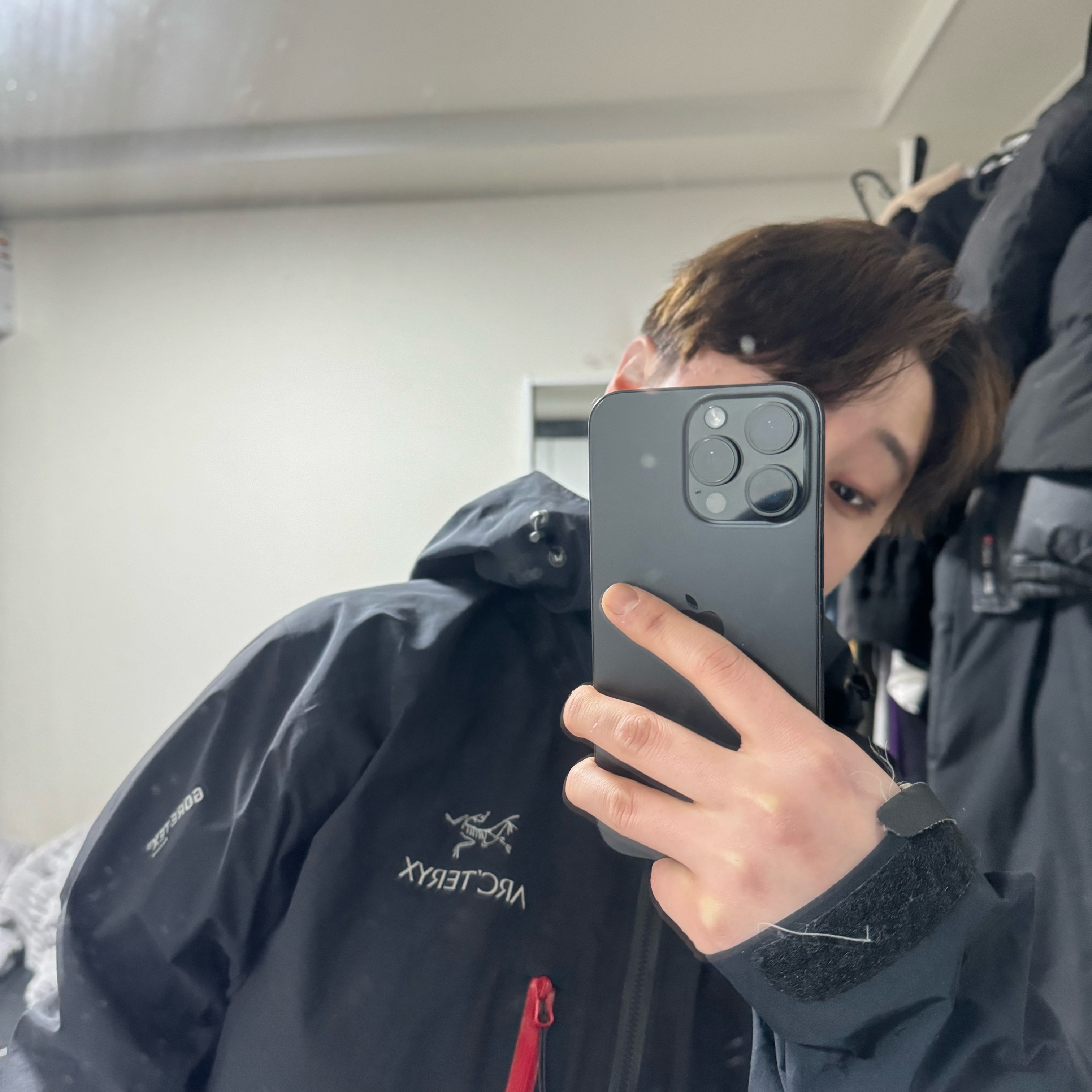 Arc'teryx Alpha SV Jacket Black, Arc'teryx Beta LT Jacket Black 착용 스타일 - 3