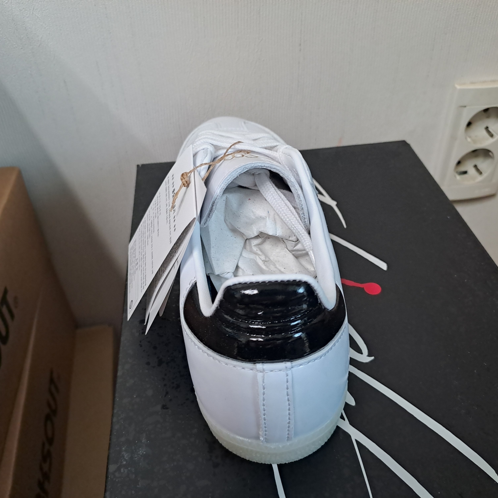 Adidas x Jason Dill Samba Patent Leather Cloud White Core Black 착용 스타일 - 3