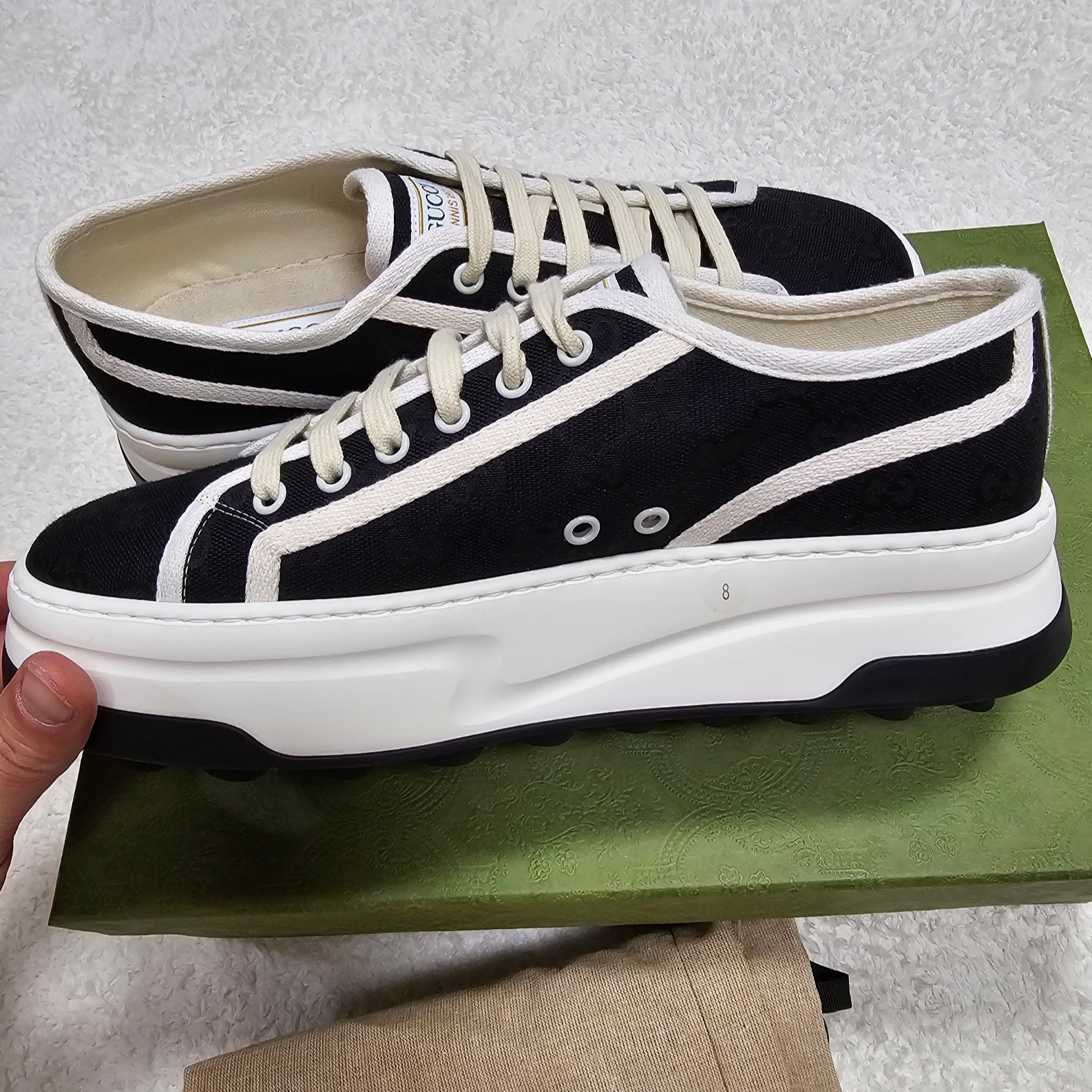Gucci GG Sneaker Black GG Canvas 착용 스타일