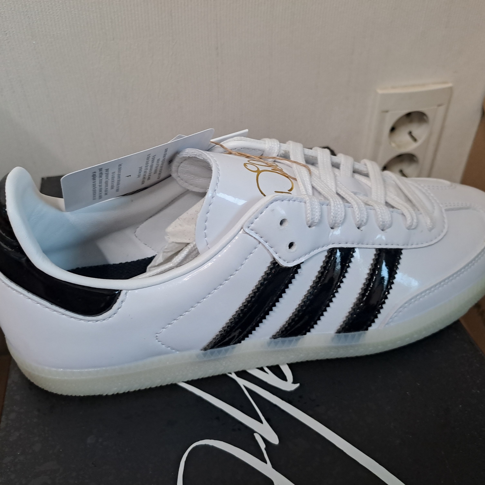 Adidas x Jason Dill Samba Patent Leather Cloud White Core Black 착용 스타일 - 4
