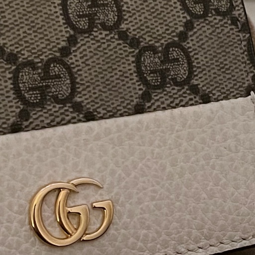Gucci GG Marmont Card Case Wallet White 착용 스타일