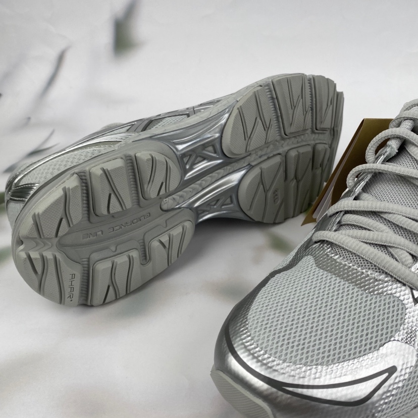 (W) Asics Gel-Flux 4 CN Gray Silver 착용 스타일 - 3