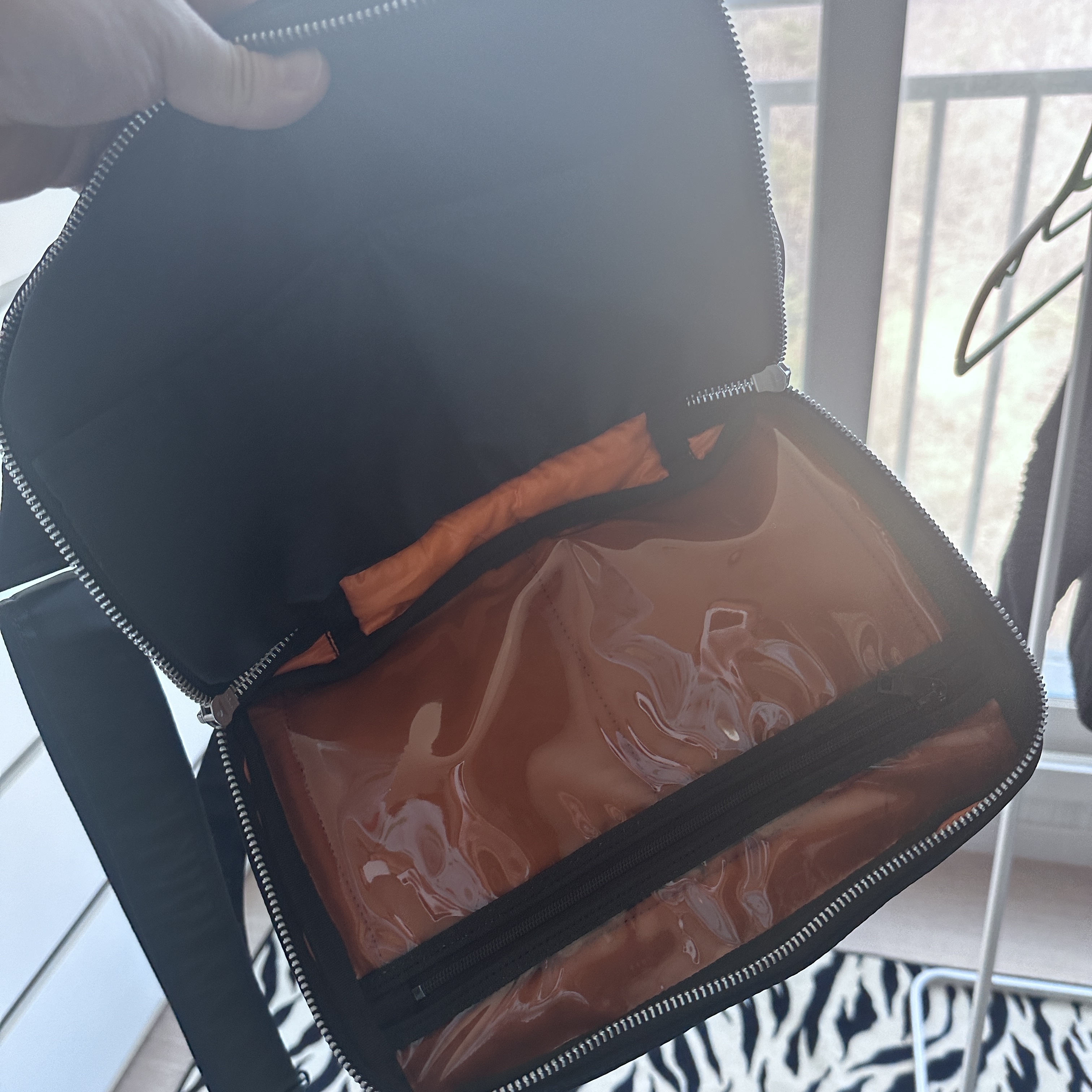 Porter Tanker Shoulder Bag S Black 착용 스타일 - 1