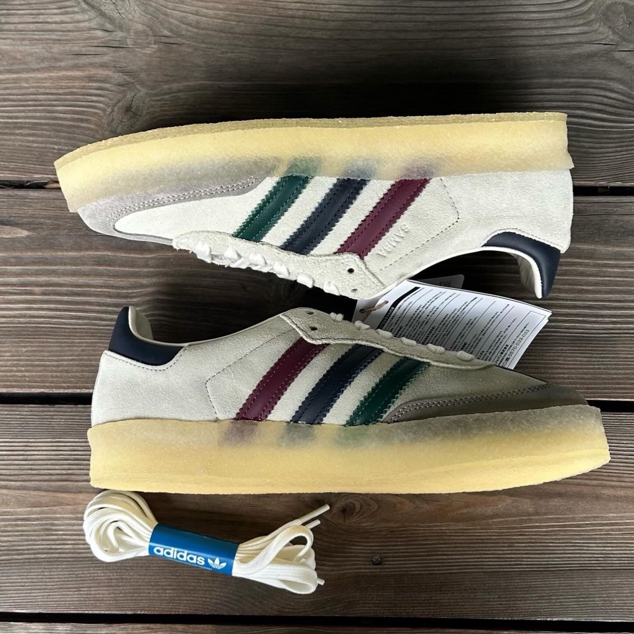Adidas x Clarks x Ronnie Fieg 8th Street Samba Chalk White Collegiate Green 착용 스타일 - 4