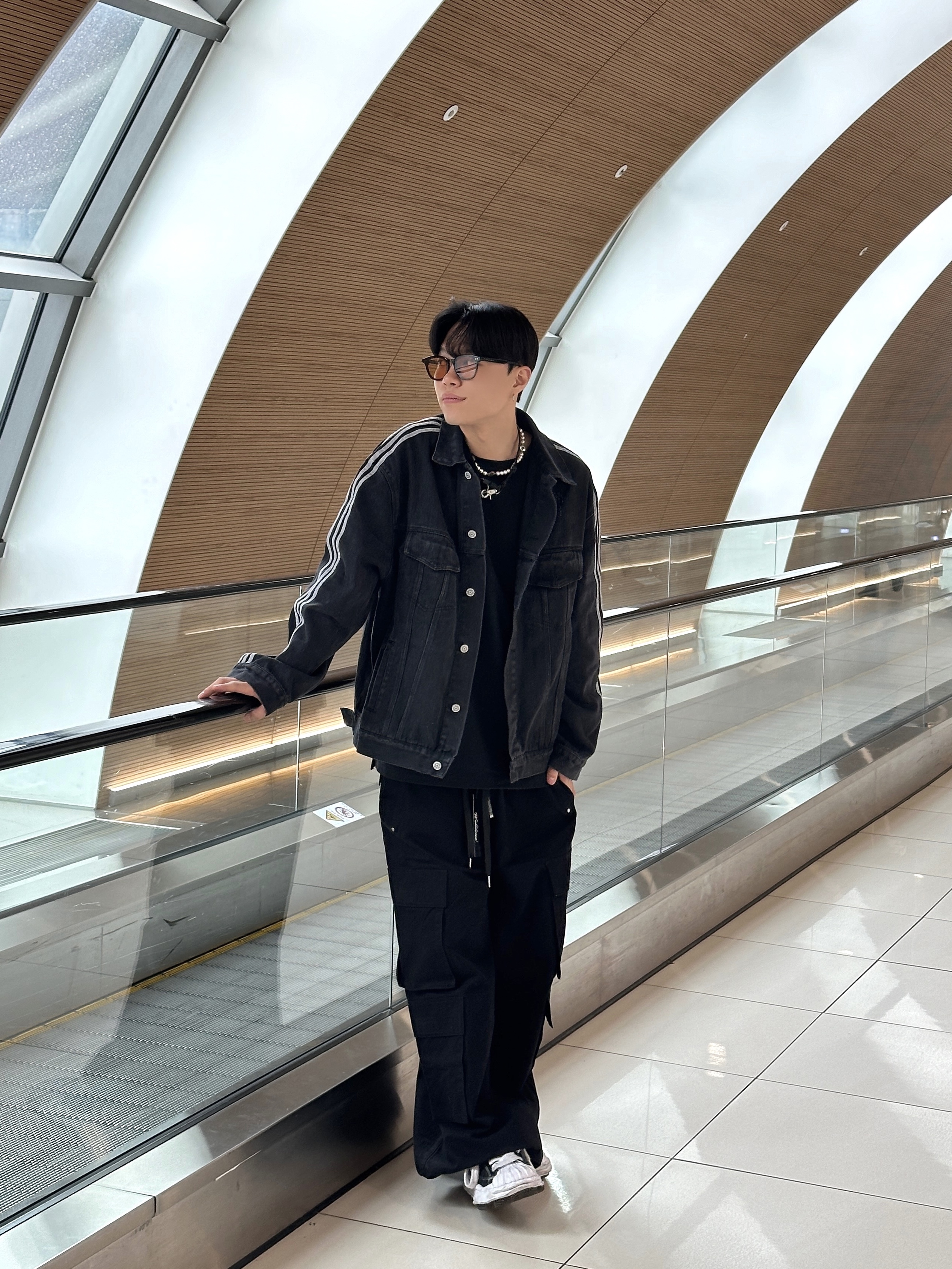 Maison Mihara Yasuhiro Blakey OG Sole Canvas Low-top Sneakers Black White 착용 스타일 - 5