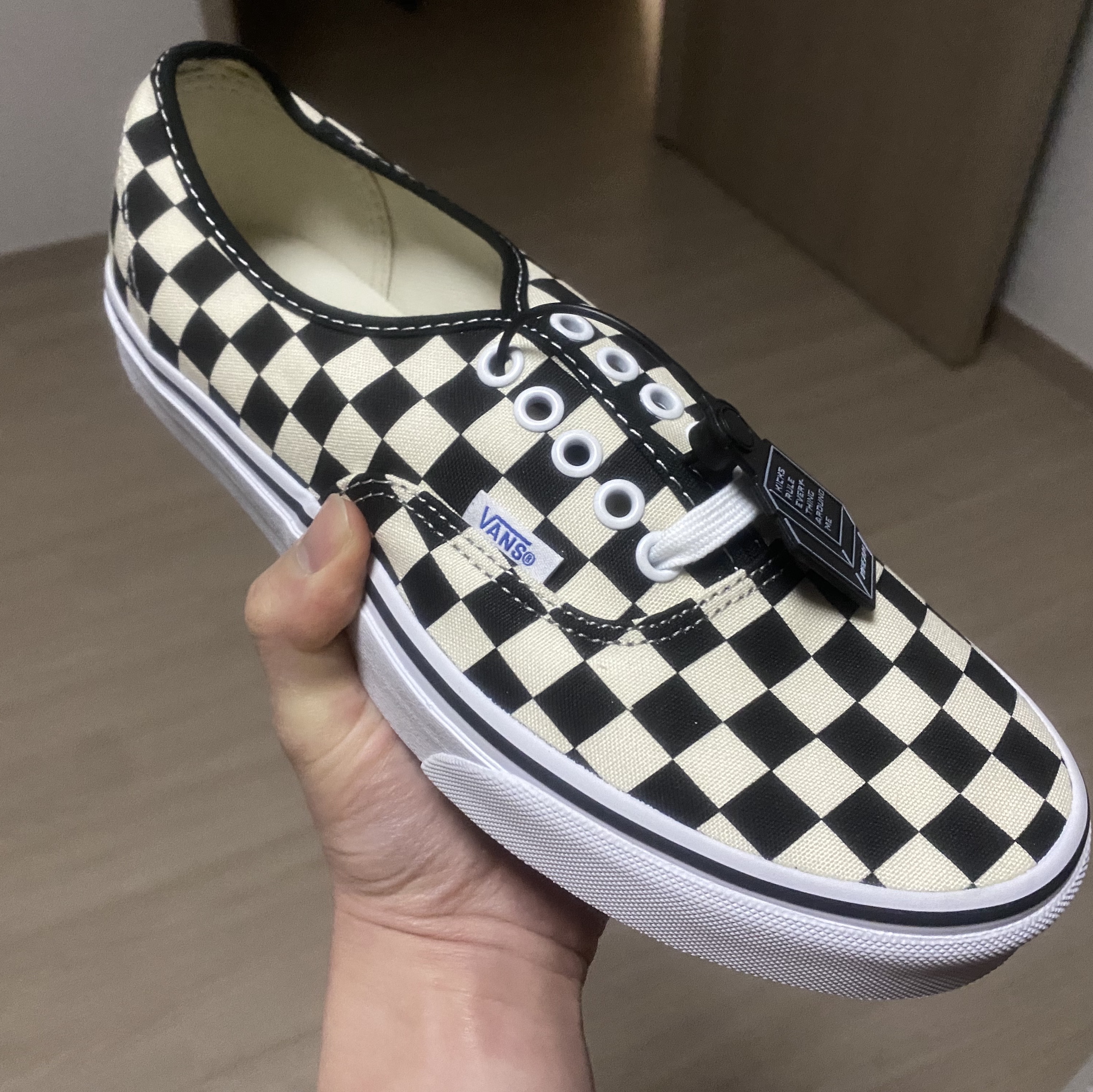 Vans Authentic Golden Coast Checkerboard 착용 스타일